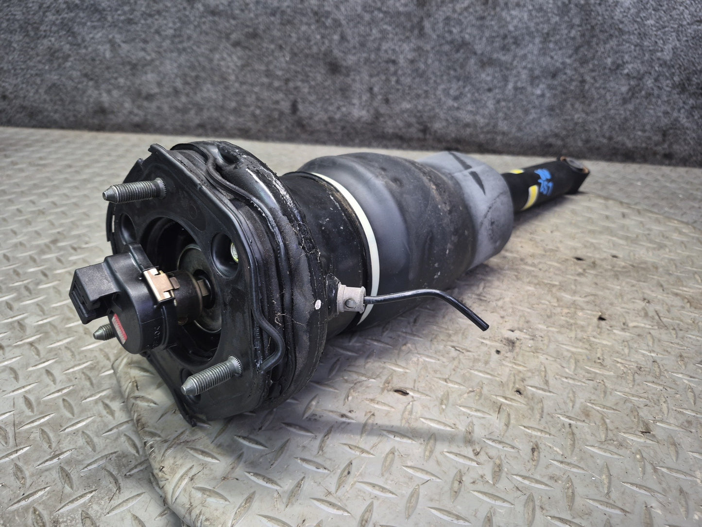 01-03 Lexus UCF30L LS430 Rear Right Air Suspension Shock Strut Absorber OEM