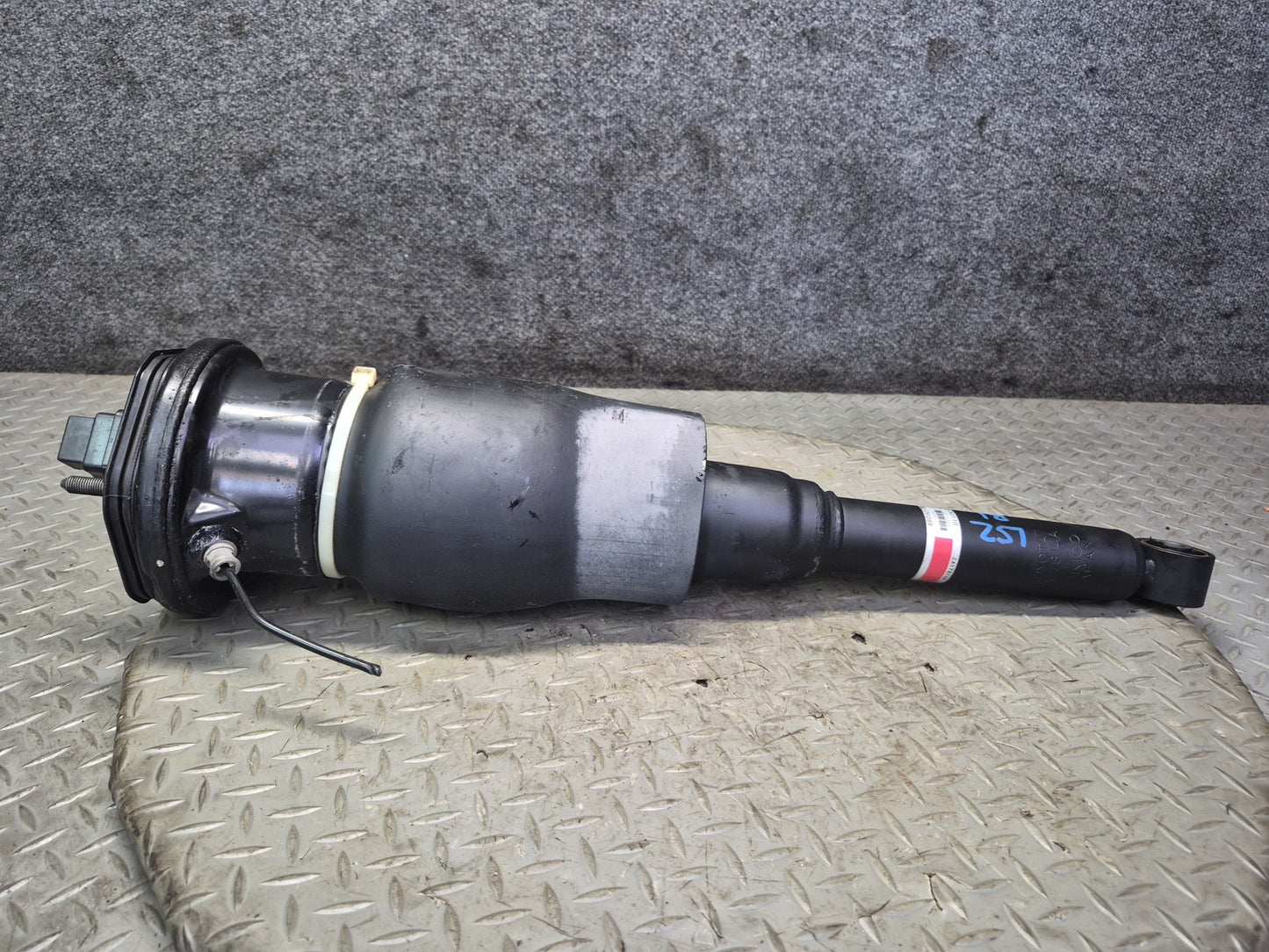01-03 Lexus UCF30L LS430 Rear Left Air Suspension Shock Strut Absorber OEM