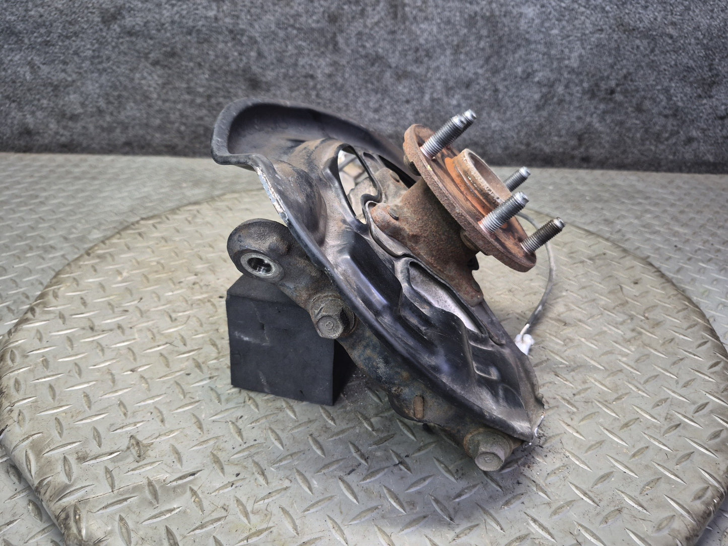 01-06 Lexus UCF30L LS430 RWD Front Left Spindle Knuckle Wheel Hub Bearing OEM