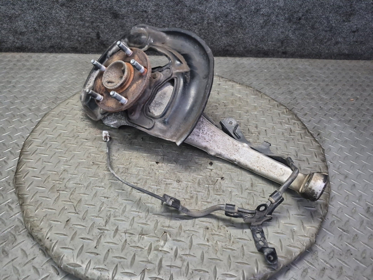 01-06 Lexus UCF30L LS430 RWD Front Left Spindle Knuckle Wheel Hub Bearing OEM