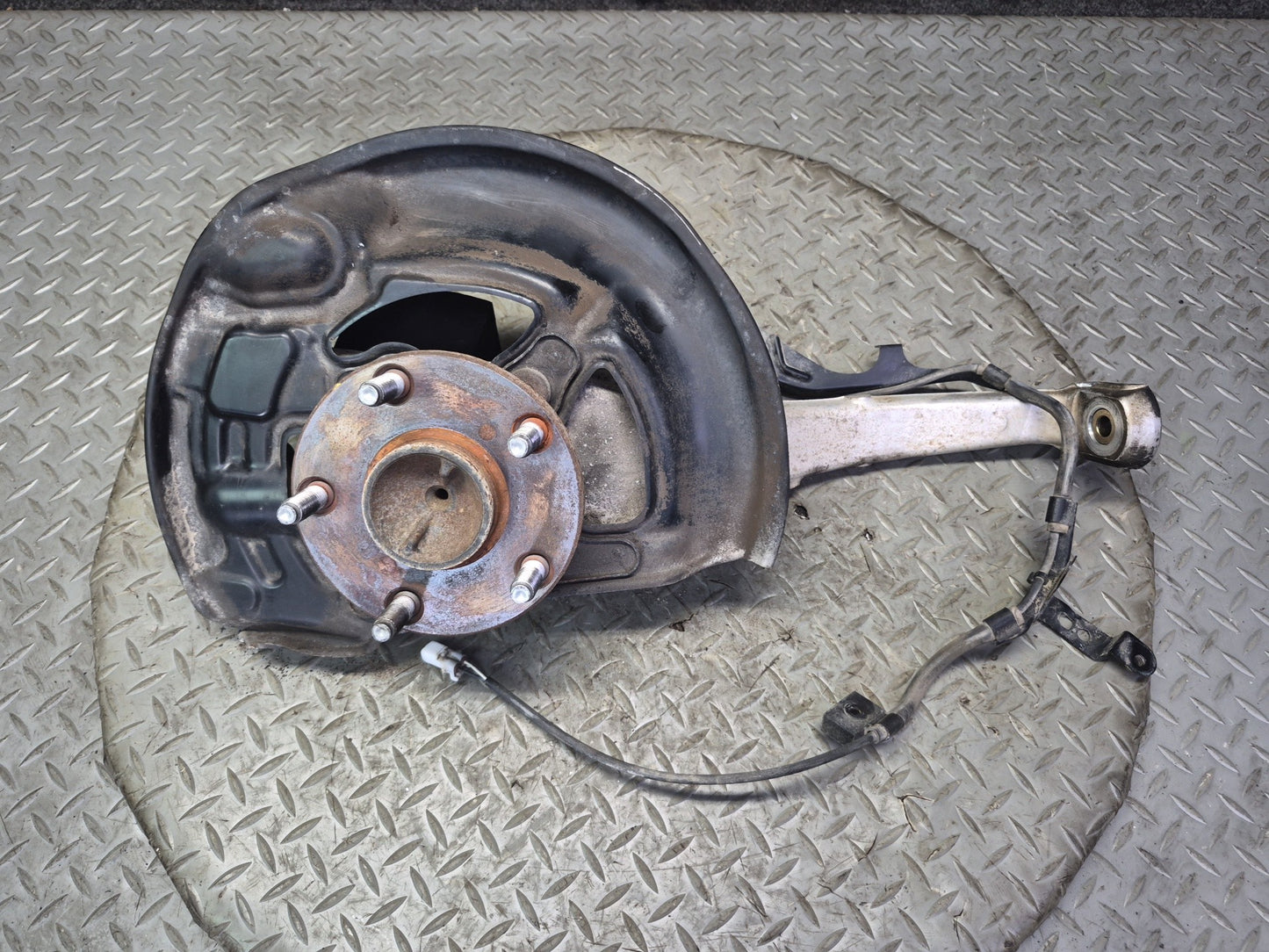 01-06 Lexus UCF30L LS430 RWD Front Left Spindle Knuckle Wheel Hub Bearing OEM