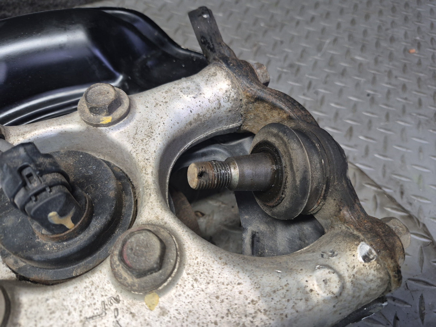 01-06 Lexus UCF30L LS430 RWD Front Left Spindle Knuckle Wheel Hub Bearing OEM