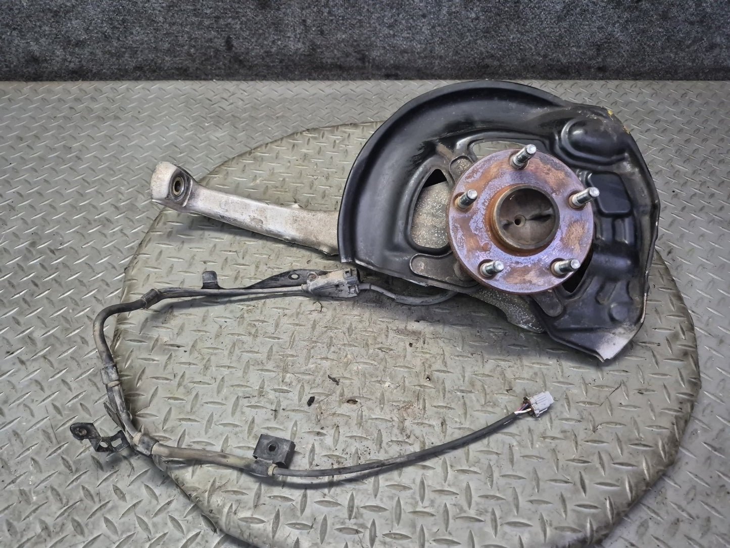 01-06 Lexus UCF30L LS430 RWD Front Right Spindle Knuckle Wheel Hub Bearing OEM