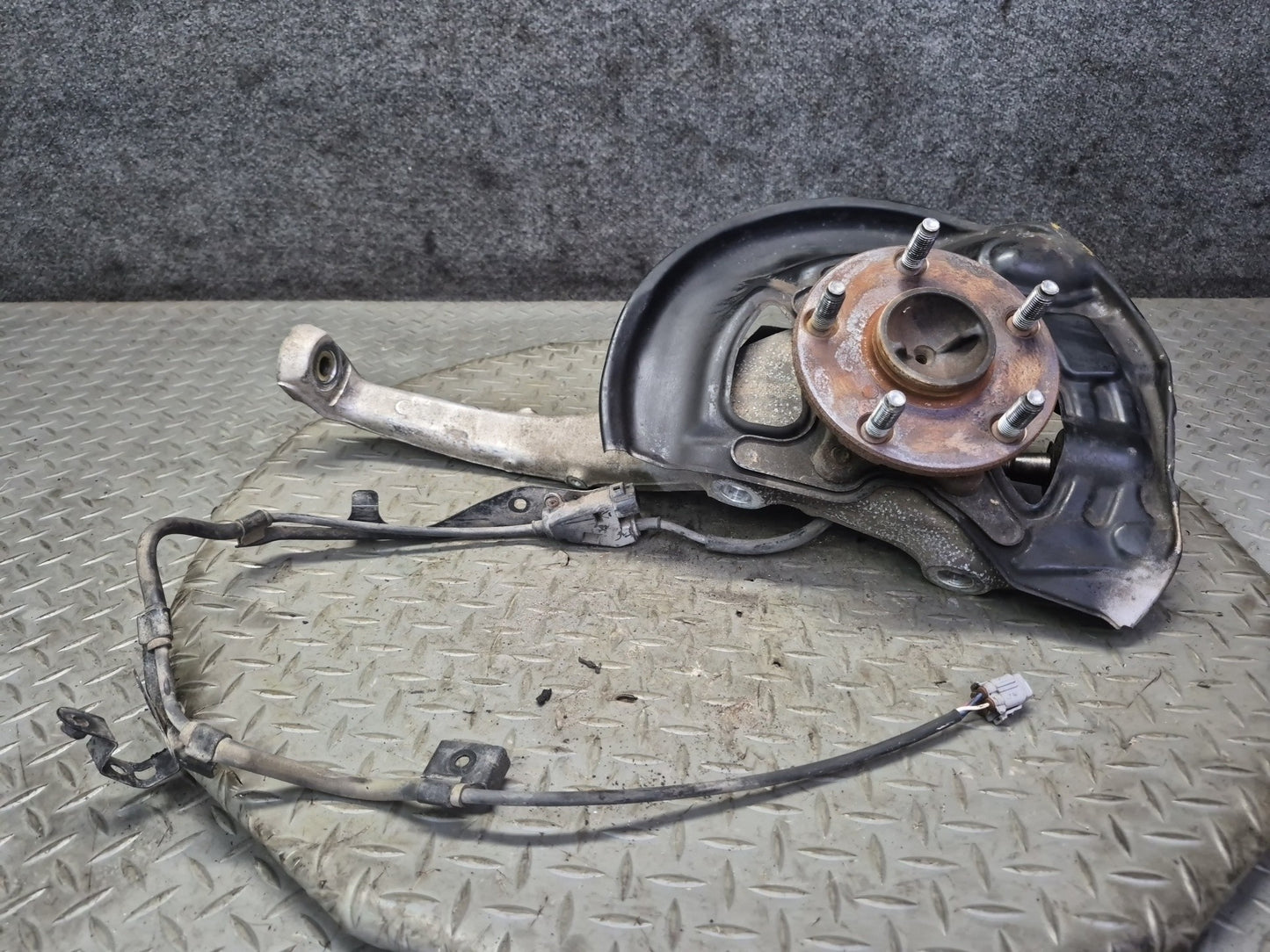 01-06 Lexus UCF30L LS430 RWD Front Right Spindle Knuckle Wheel Hub Bearing OEM