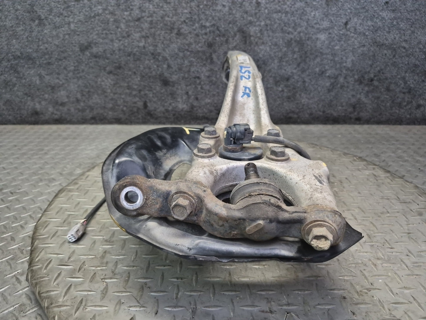 01-06 Lexus UCF30L LS430 RWD Front Right Spindle Knuckle Wheel Hub Bearing OEM