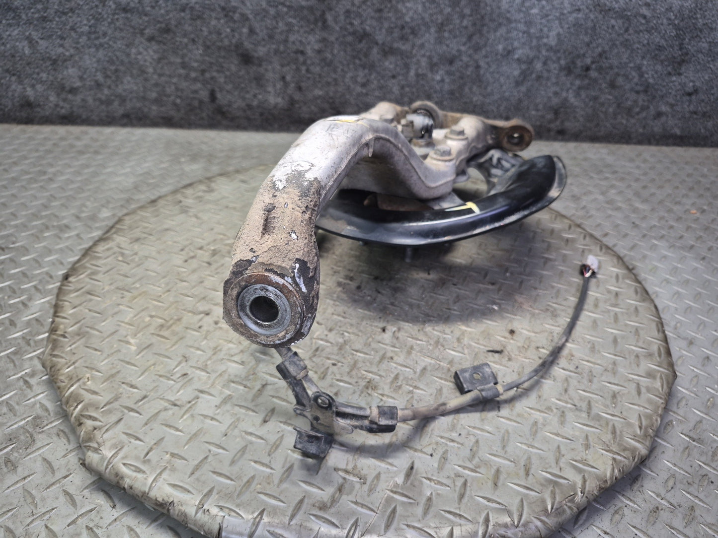01-06 Lexus UCF30L LS430 RWD Front Right Spindle Knuckle Wheel Hub Bearing OEM