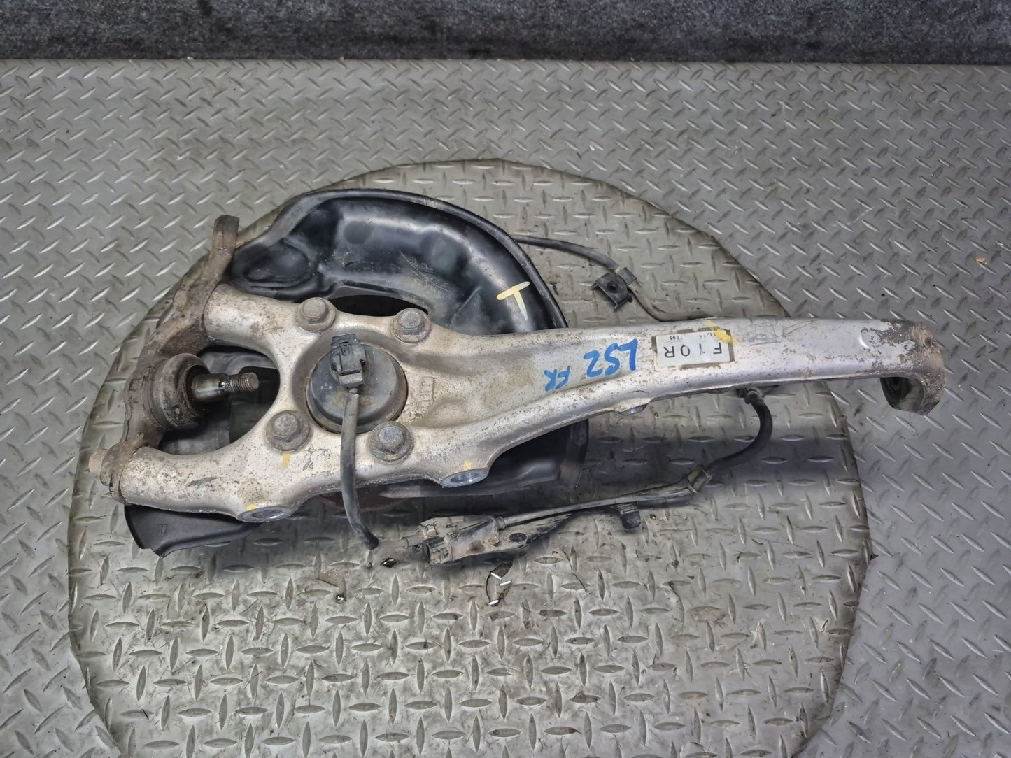 01-06 Lexus UCF30L LS430 RWD Front Right Spindle Knuckle Wheel Hub Bearing OEM