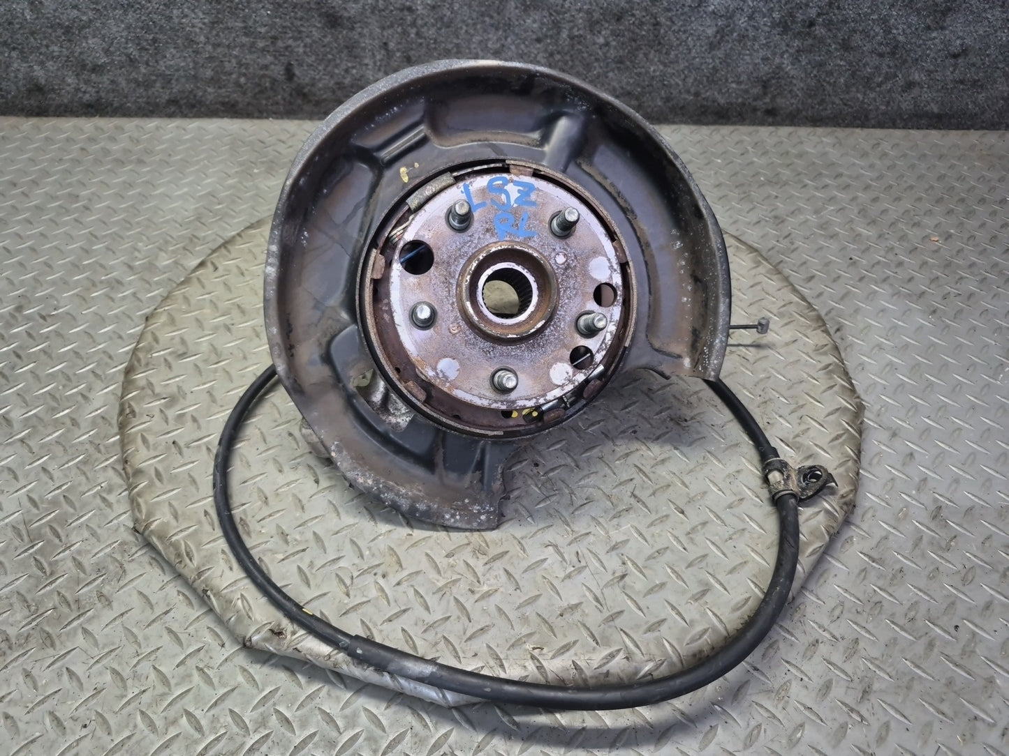 01-06 Lexus LS430 UCF30L RWD Rear Left Spindle Knuckle Wheel Hub Bearing OEM