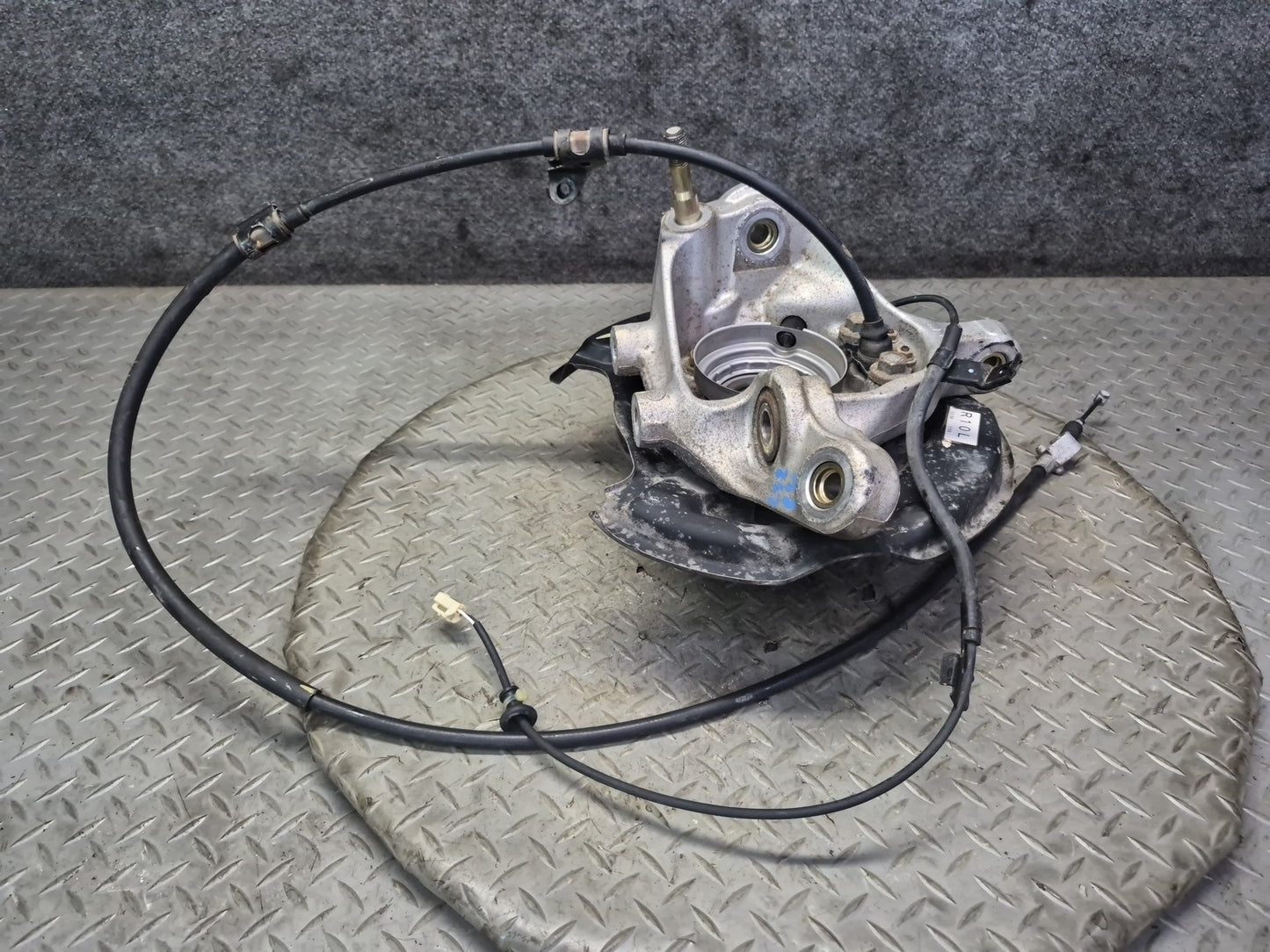 01-06 Lexus LS430 UCF30L RWD Rear Left Spindle Knuckle Wheel Hub Bearing OEM