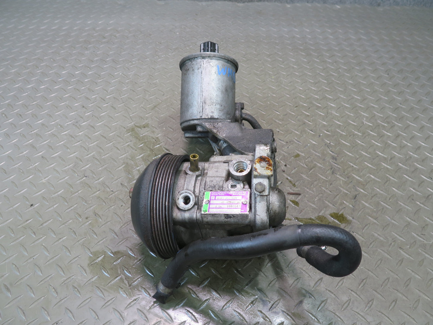 94-95 Mercedes W140 S500 M119.702 Power Steering Pump w Reservoir & Pulley OEM