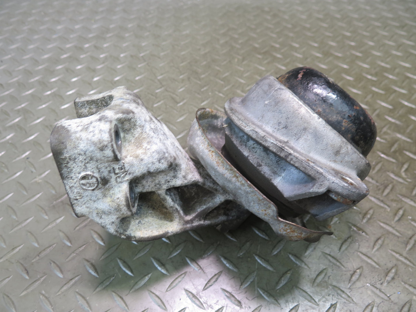94-95 Mercedes W140 S500 M119.702 Set of 2 Engine Left & Right Motor Mount OEM