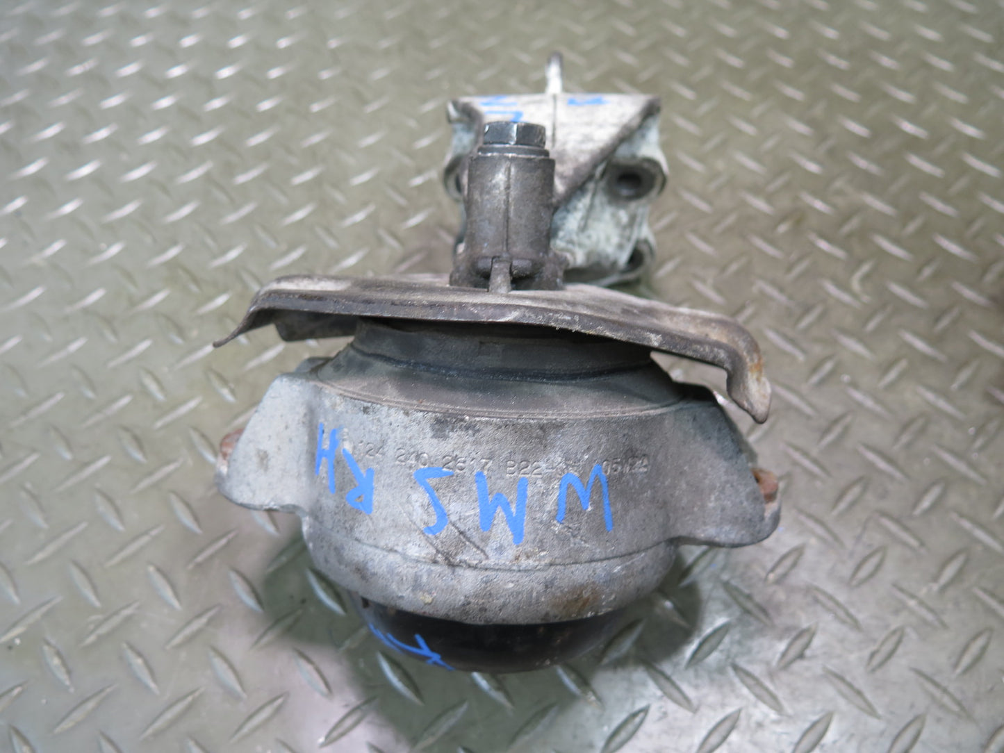 94-95 Mercedes W140 S500 M119.702 Set of 2 Engine Left & Right Motor Mount OEM