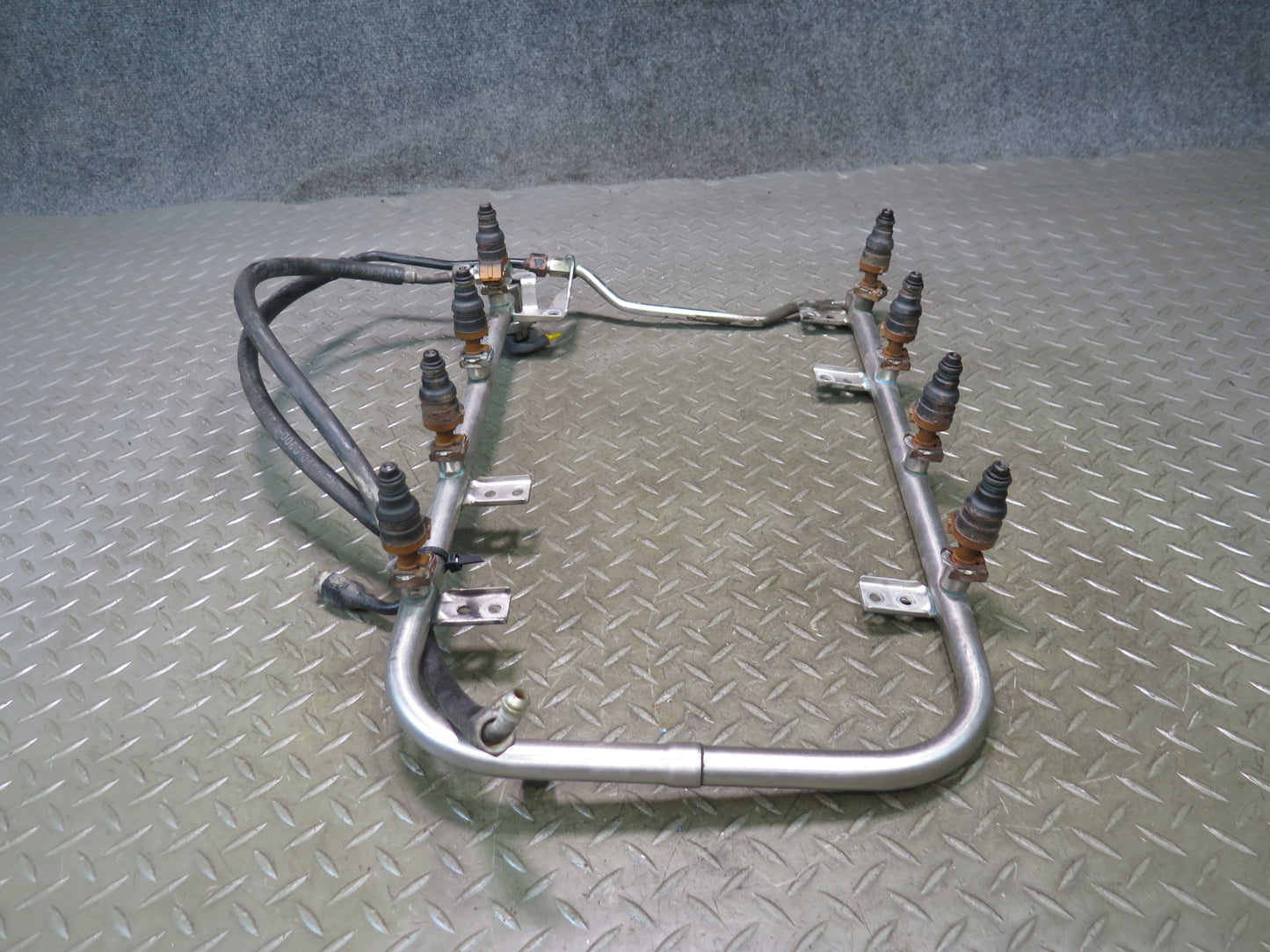 94-95 Mercedes W140 S500 M119.702 Engine Fuel Rail w Injector & Hose Set OEM