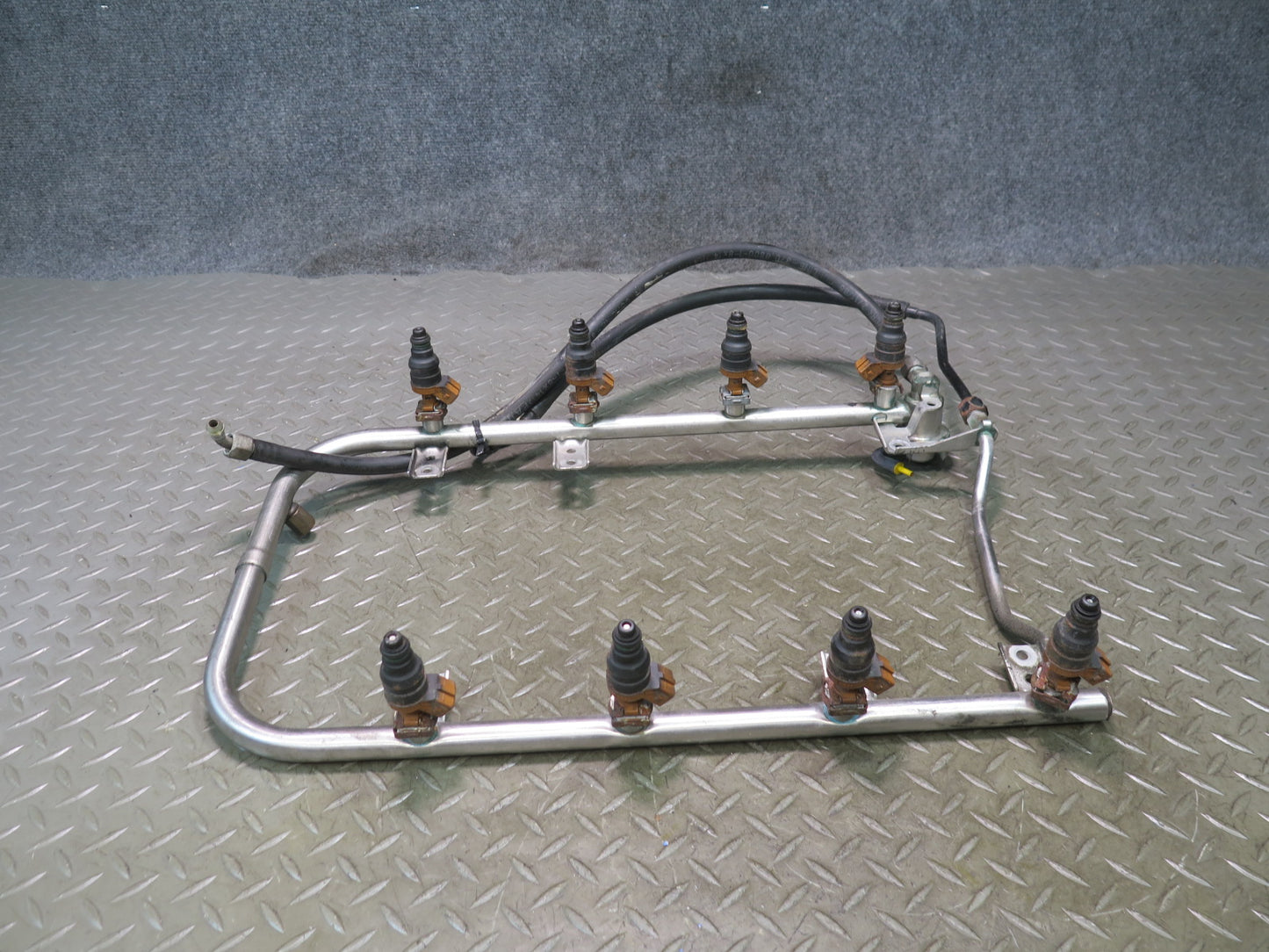 94-95 Mercedes W140 S500 M119.702 Engine Fuel Rail w Injector & Hose Set OEM