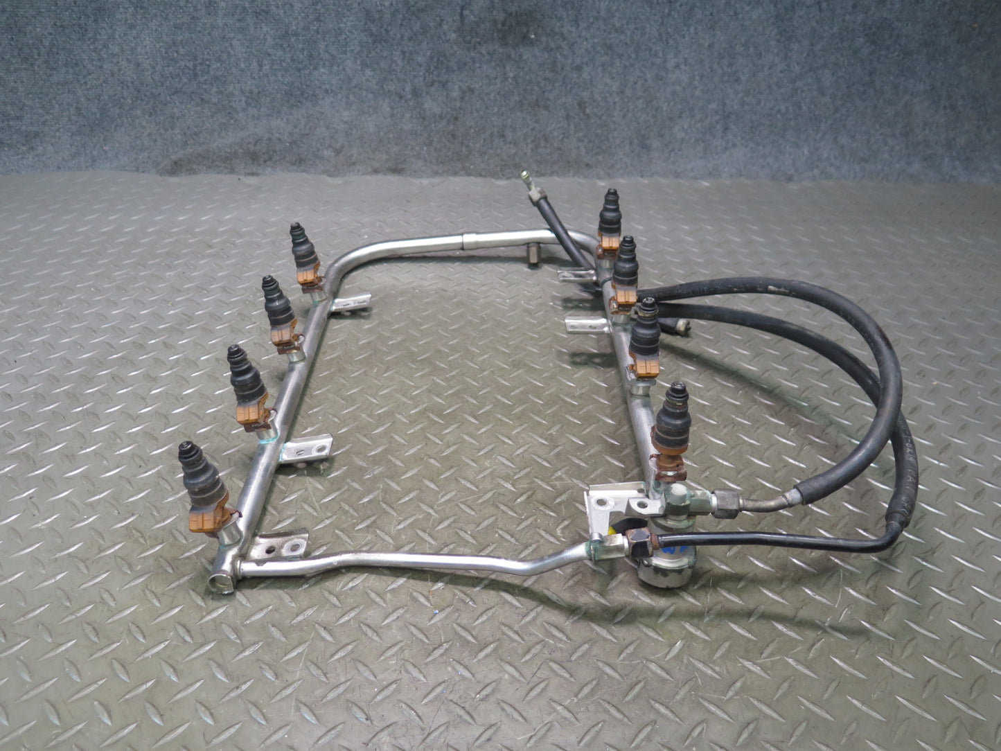 94-95 Mercedes W140 S500 M119.702 Engine Fuel Rail w Injector & Hose Set OEM