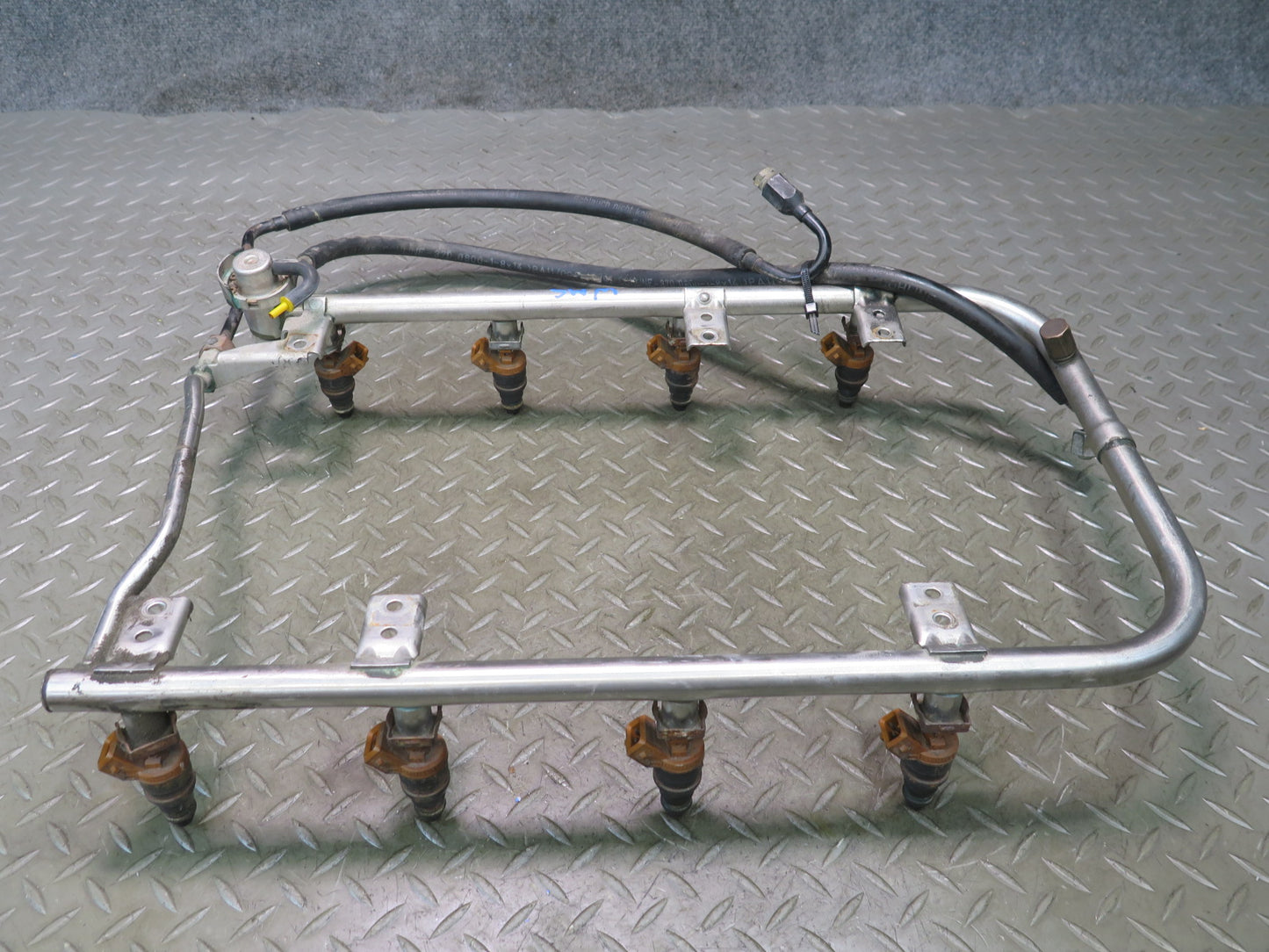 94-95 Mercedes W140 S500 M119.702 Engine Fuel Rail w Injector & Hose Set OEM