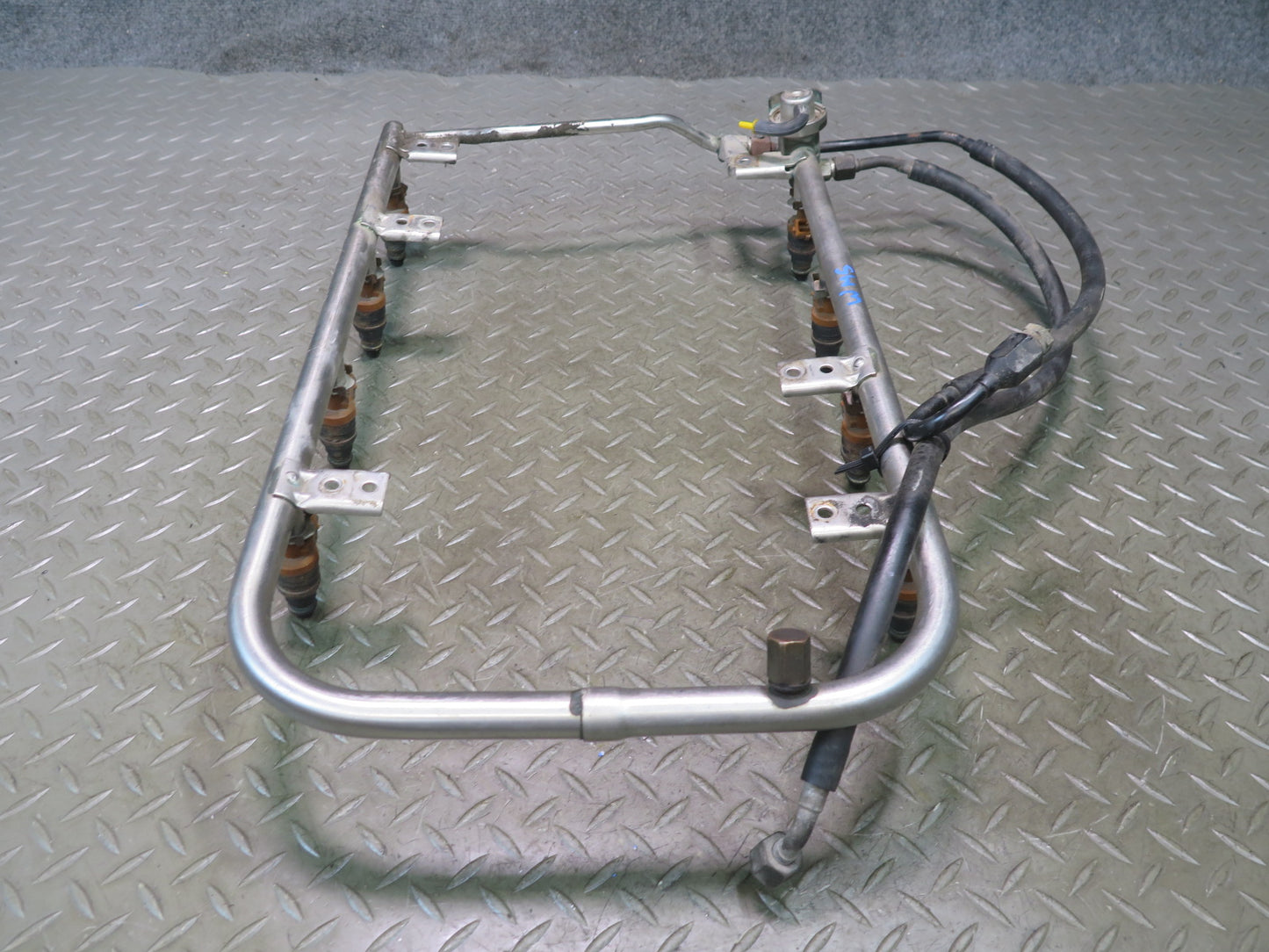 94-95 Mercedes W140 S500 M119.702 Engine Fuel Rail w Injector & Hose Set OEM