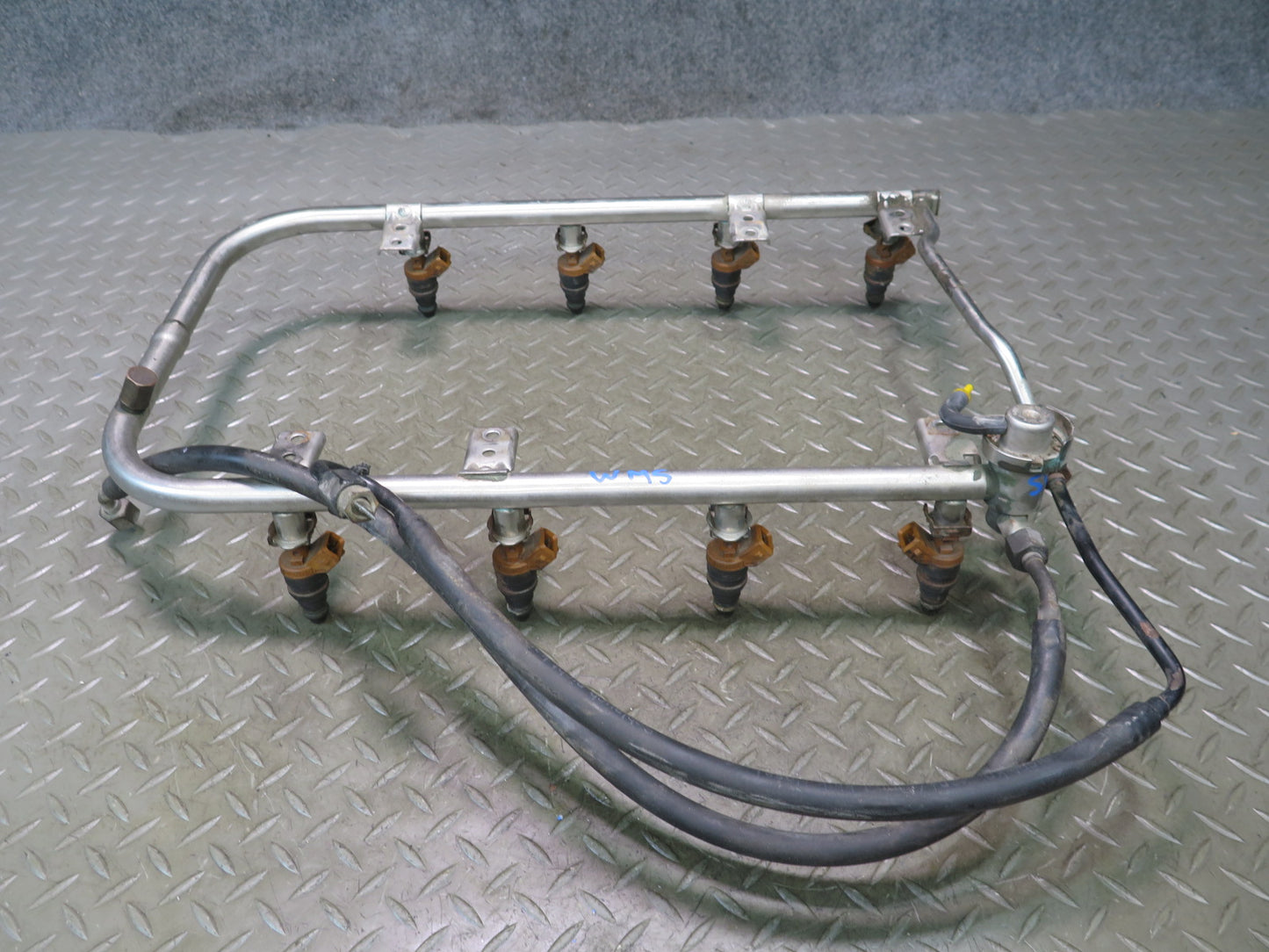 94-95 Mercedes W140 S500 M119.702 Engine Fuel Rail w Injector & Hose Set OEM
