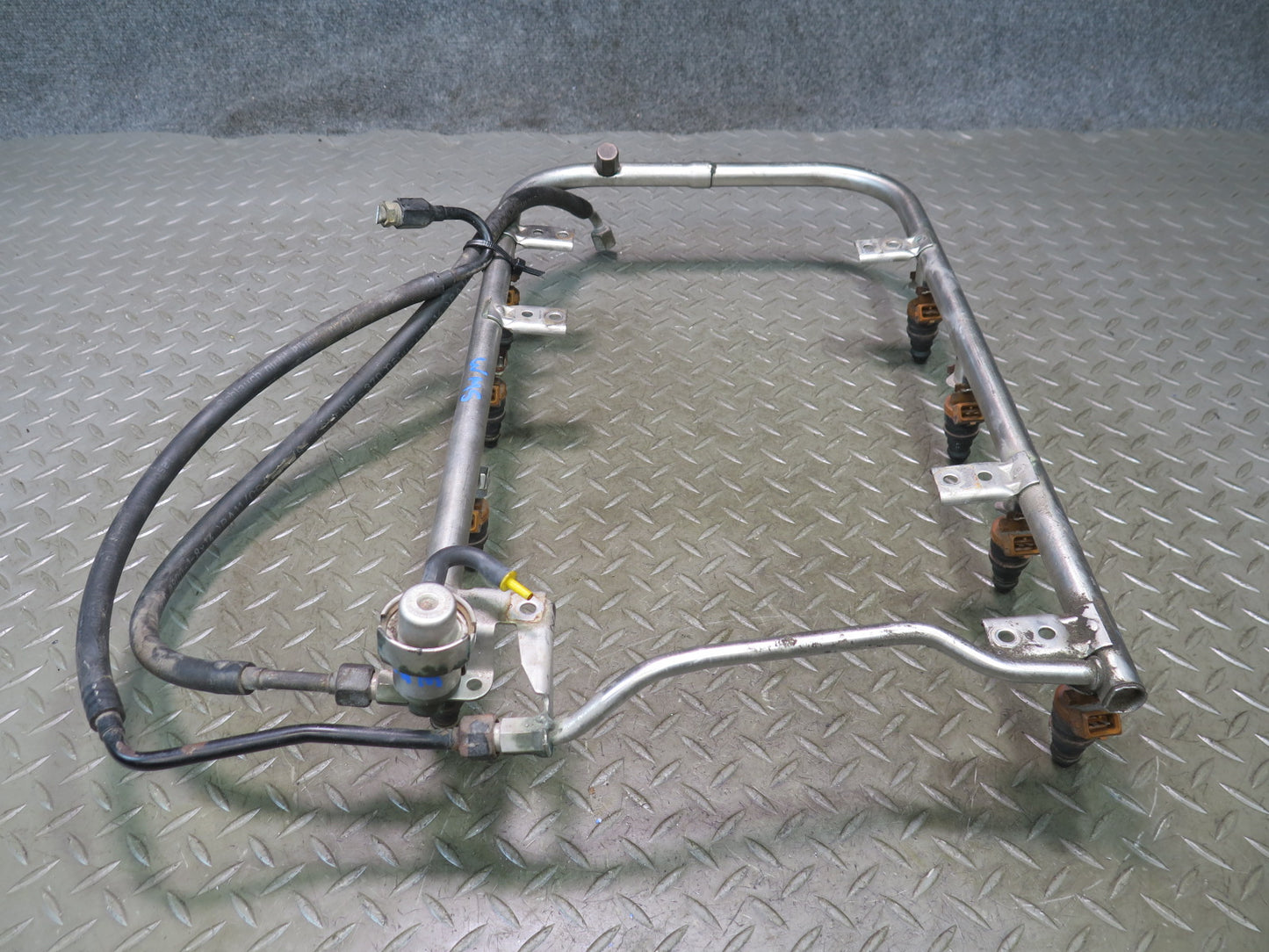 94-95 Mercedes W140 S500 M119.702 Engine Fuel Rail w Injector & Hose Set OEM