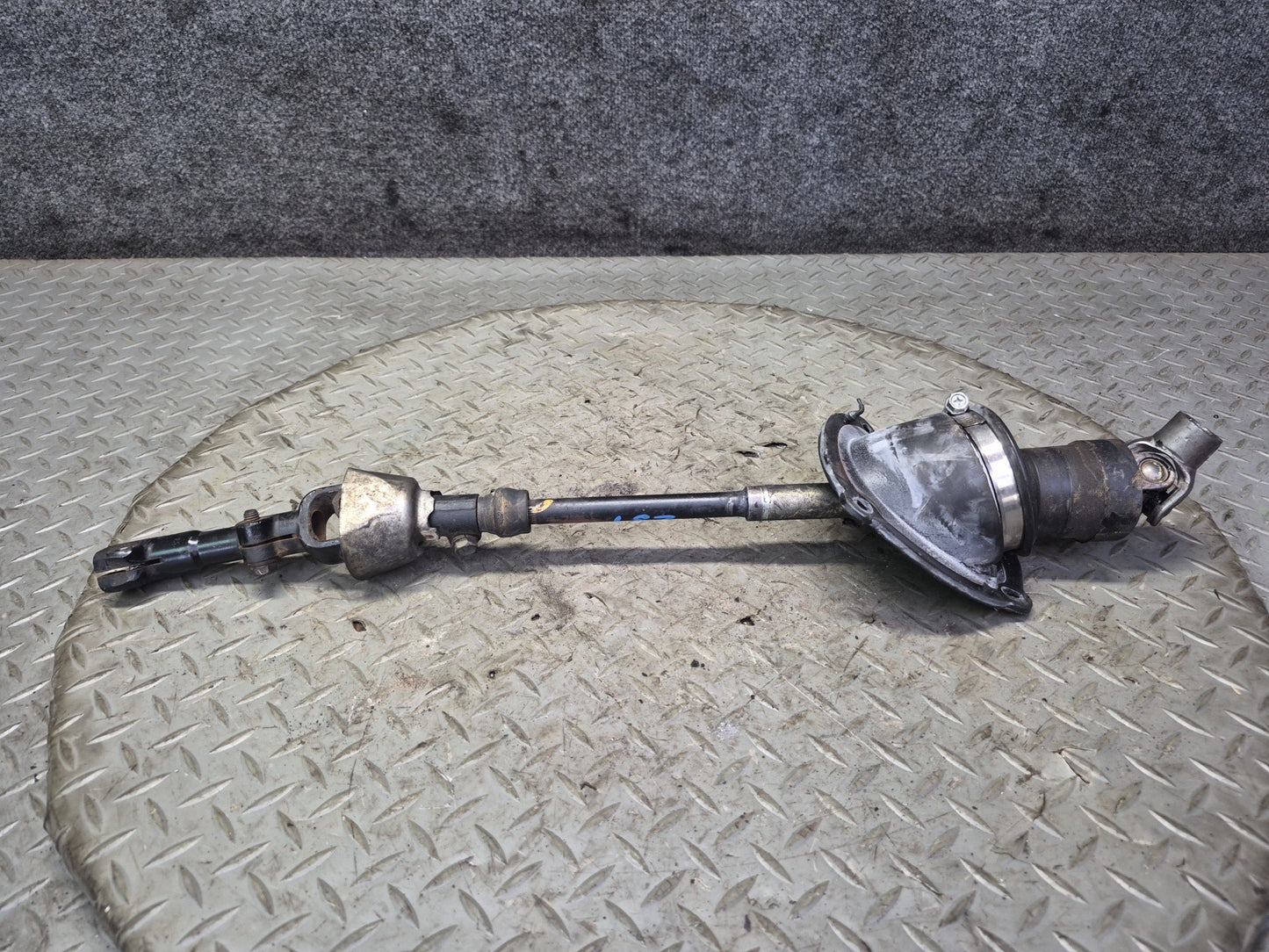 01-06 Lexus UCF30L LS430 Steering Column Lower U Joint Linkage Shaft OEM