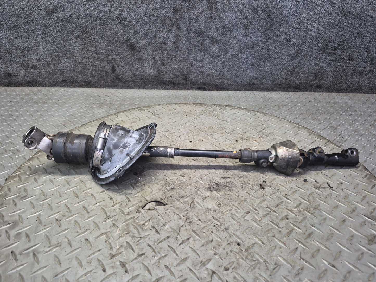 01-06 Lexus UCF30L LS430 Steering Column Lower U Joint Linkage Shaft OEM