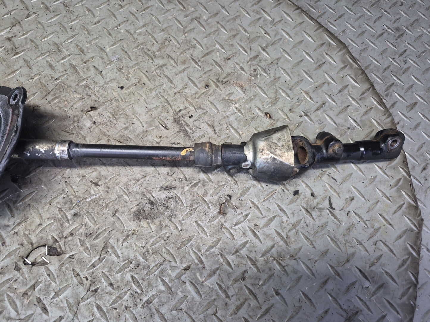 01-06 Lexus UCF30L LS430 Steering Column Lower U Joint Linkage Shaft OEM