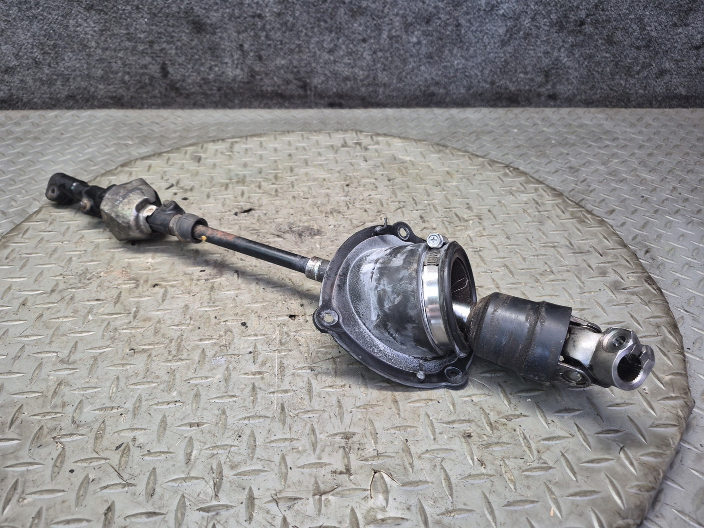 01-06 Lexus UCF30L LS430 Steering Column Lower U Joint Linkage Shaft OEM