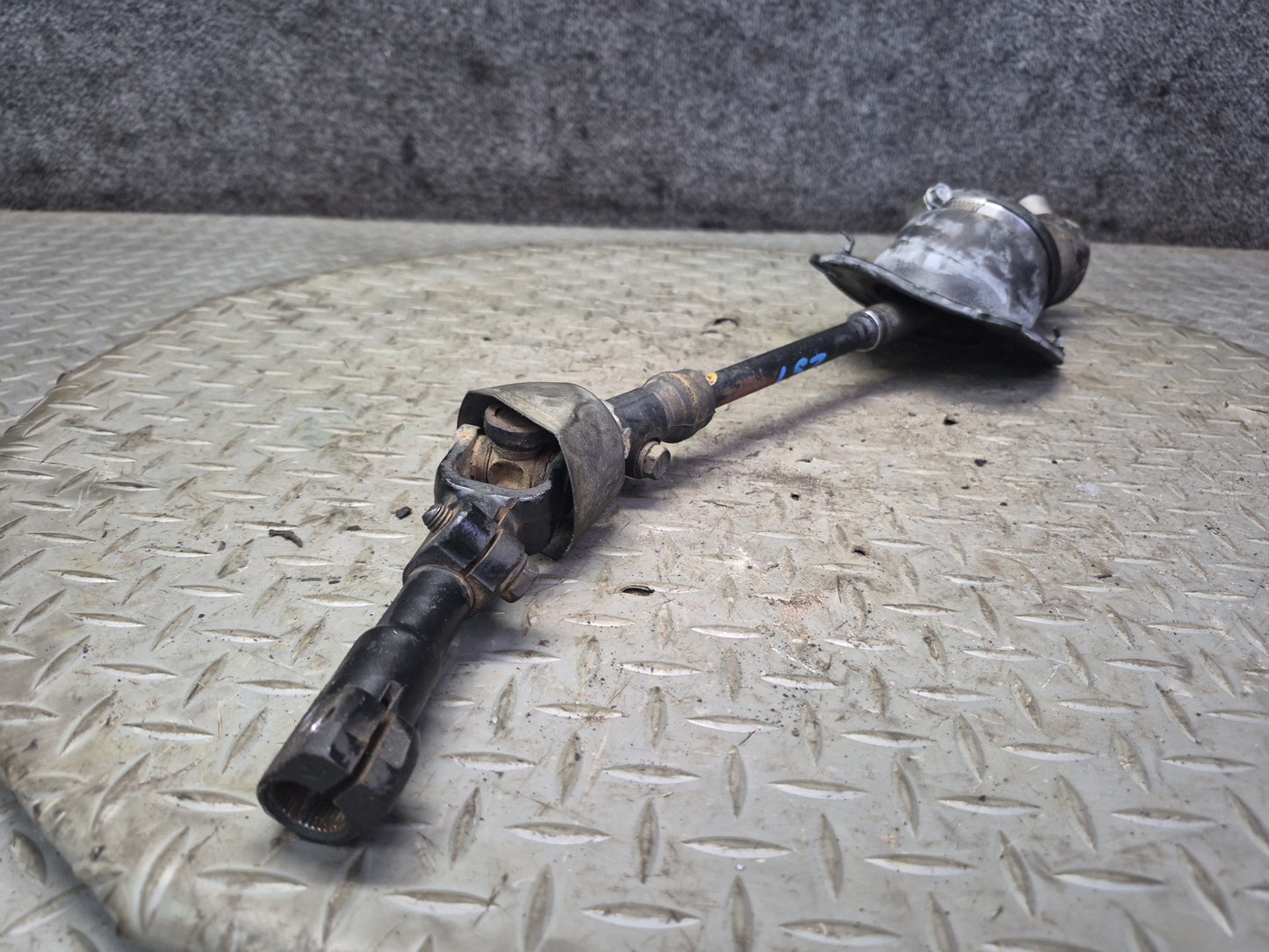 01-06 Lexus UCF30L LS430 Steering Column Lower U Joint Linkage Shaft OEM