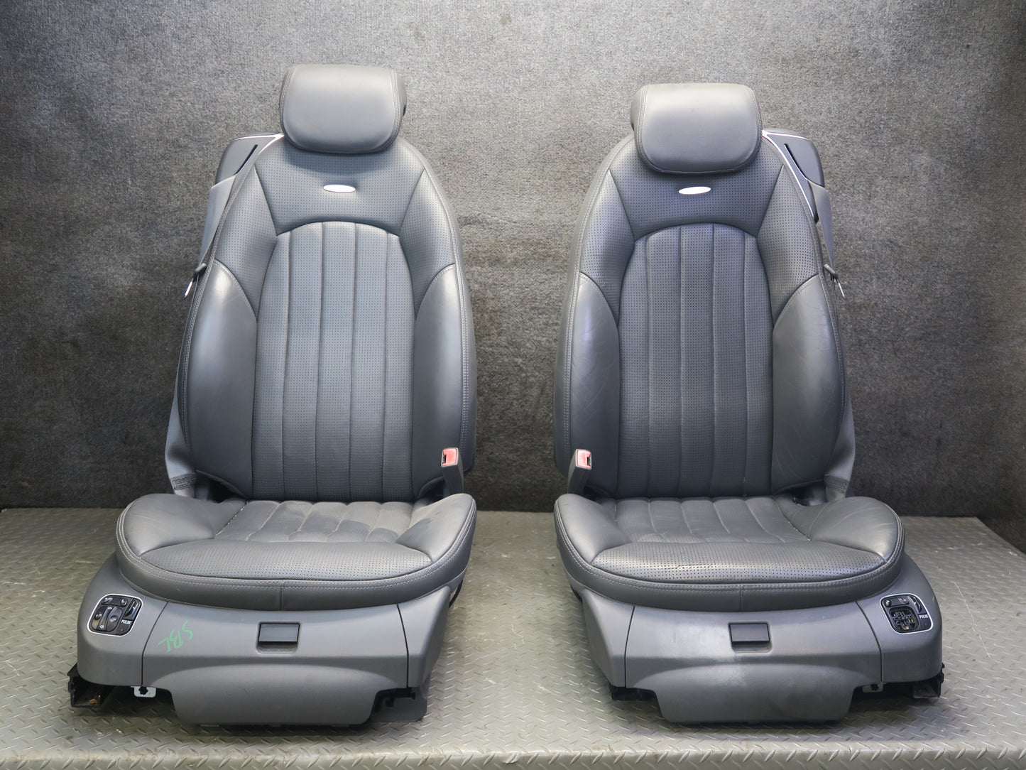 03-06 Mercedes R230 SL55 AMG Set of 2 Front Sport Leather Heat Massage Seat Dmgd