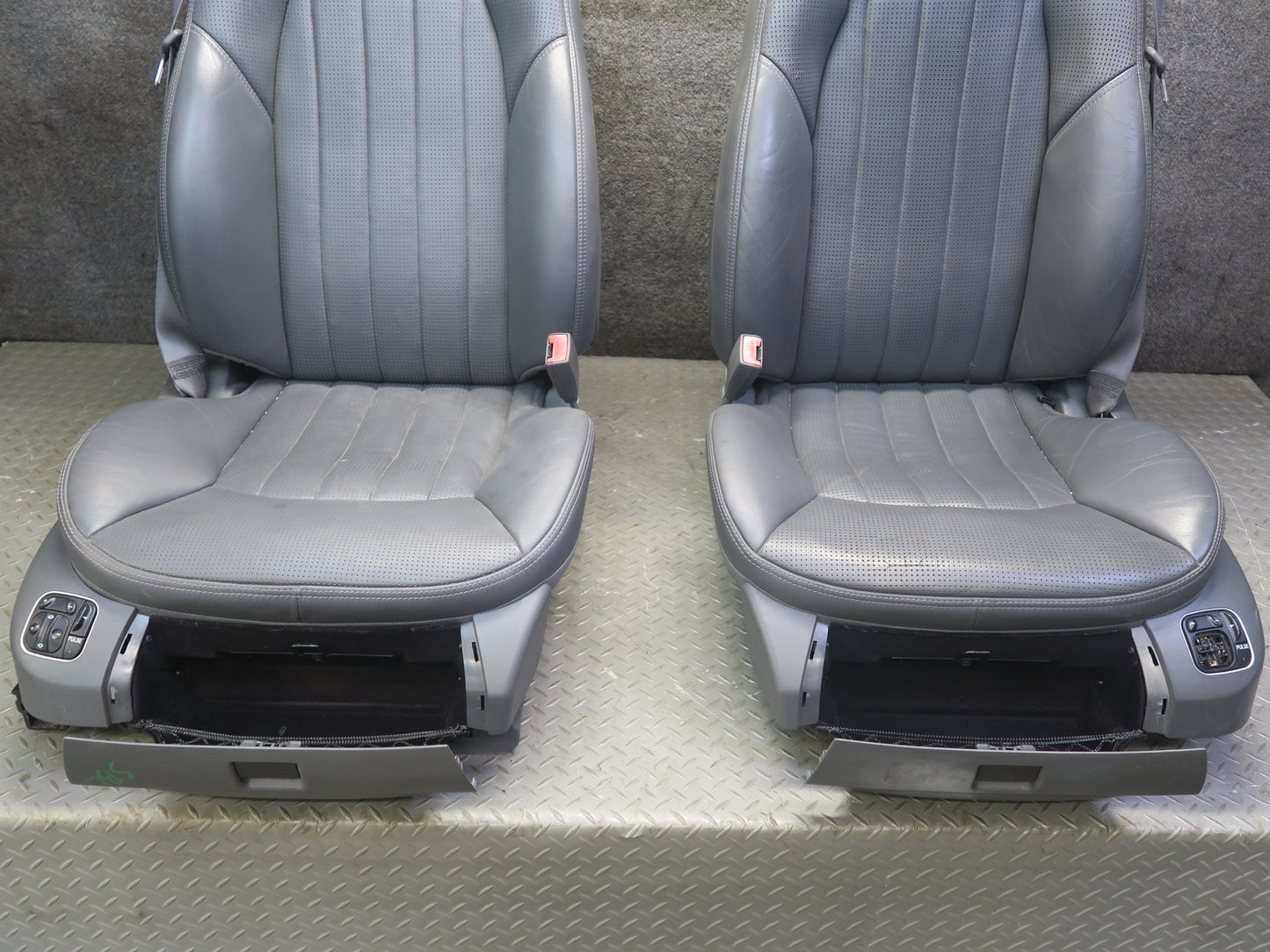 03-06 Mercedes R230 SL55 AMG Set of 2 Front Sport Leather Heat Massage Seat Dmgd