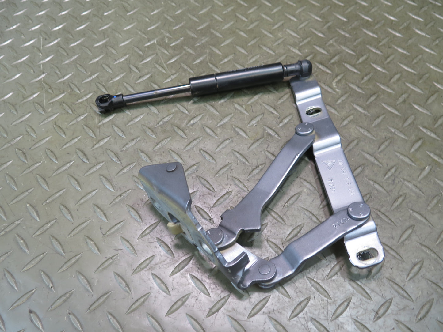 2005-2012 Porsche Boxster 987 Rear Left & Right Trunk Hood Hinge Bracket Set