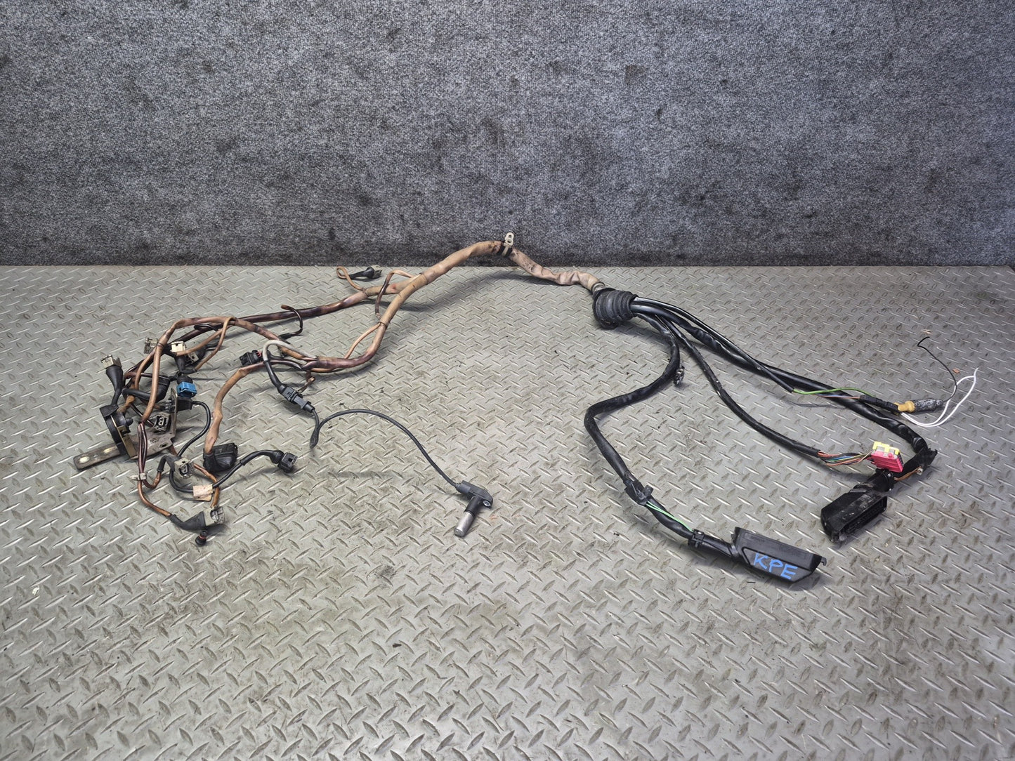 1985-1986 Porsche 928 S 5.0L V8 M28.44 RWD Engine Motor Bay Wiring Wire Harness