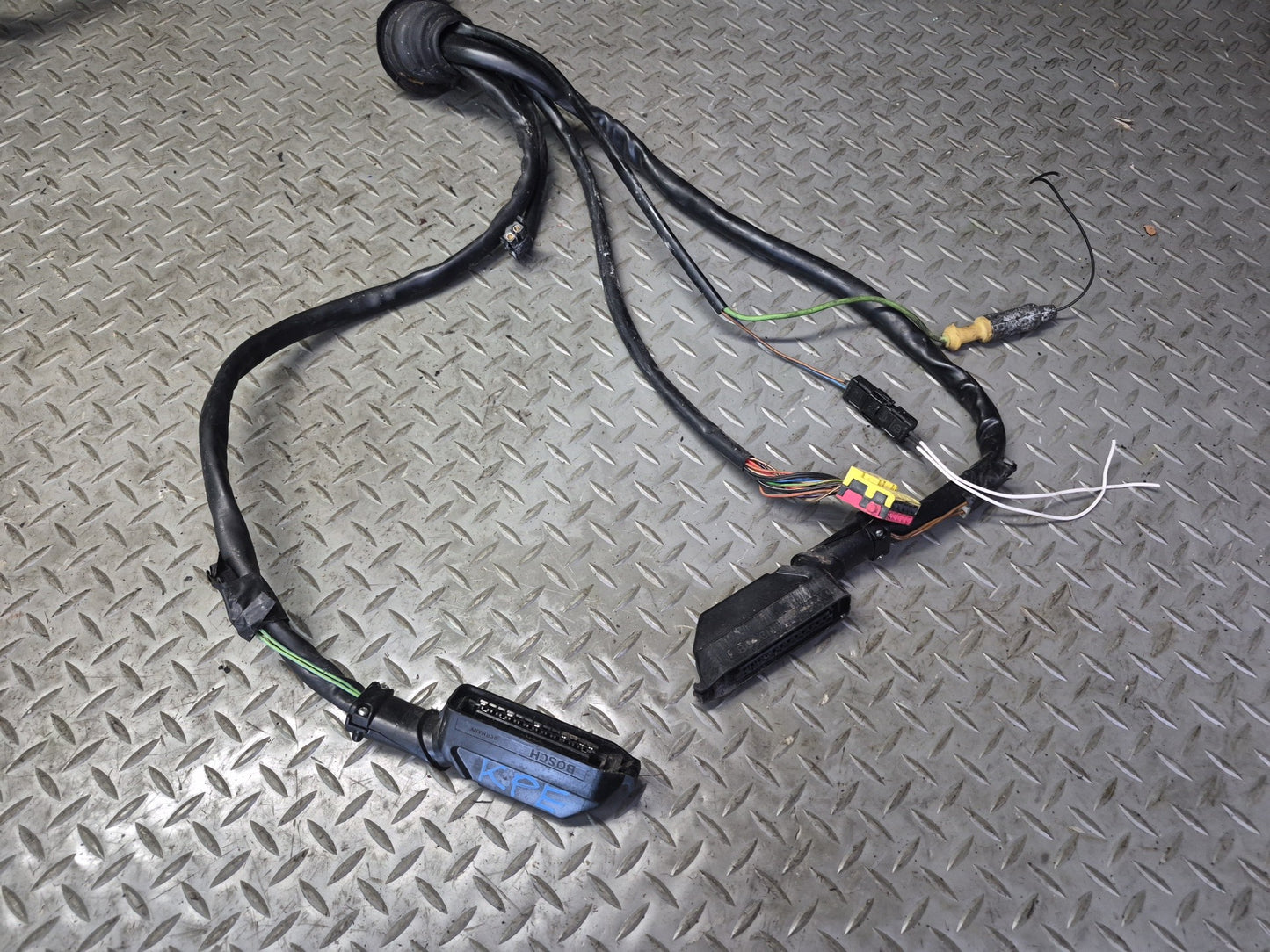 1985-1986 Porsche 928 S 5.0L V8 M28.44 RWD Engine Motor Bay Wiring Wire Harness