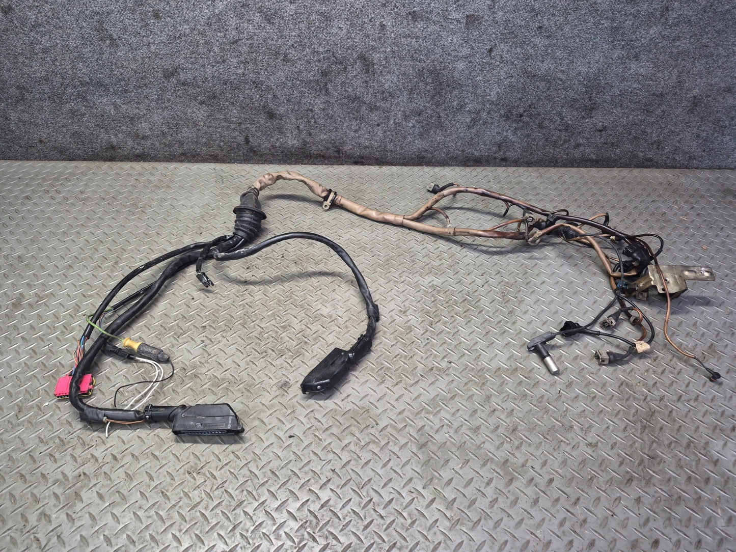 1985-1986 Porsche 928 S 5.0L V8 M28.44 RWD Engine Motor Bay Wiring Wire Harness