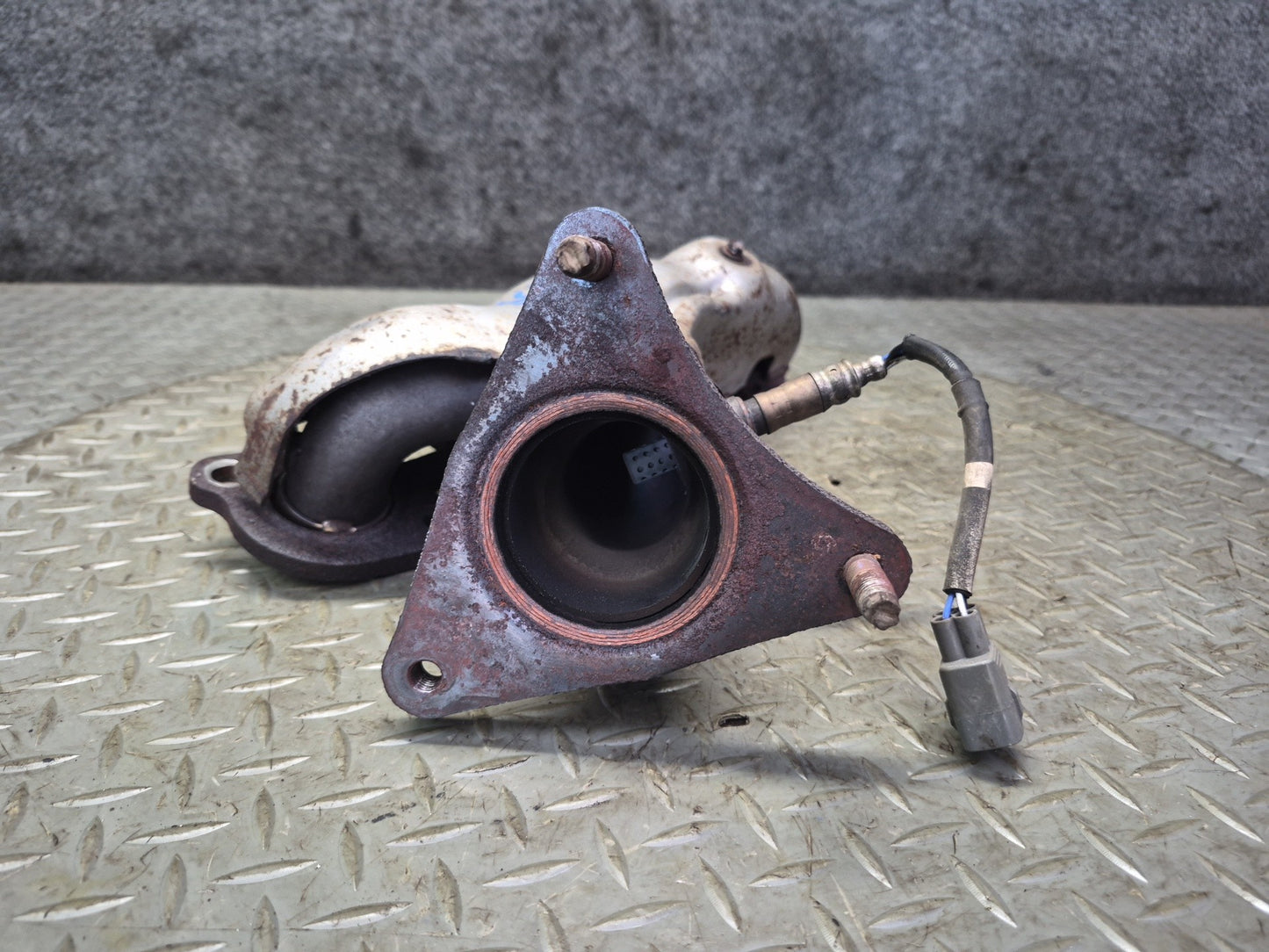 98-00 Lexus SC400 1UZFE Right Exhaust Manifold w Oxygen Sensor & Heat Shield OEM