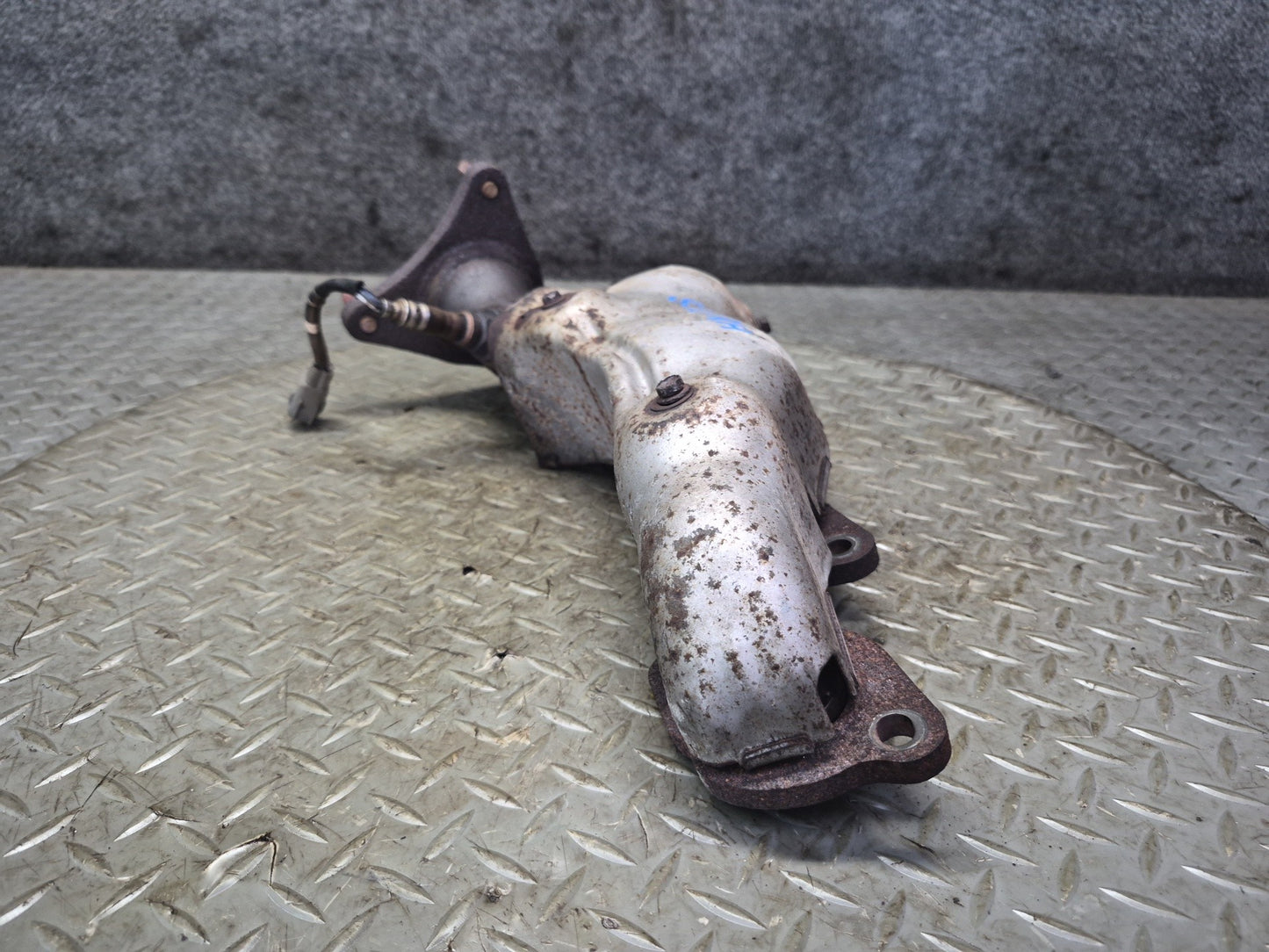 98-00 Lexus SC400 1UZFE Right Exhaust Manifold w Oxygen Sensor & Heat Shield OEM