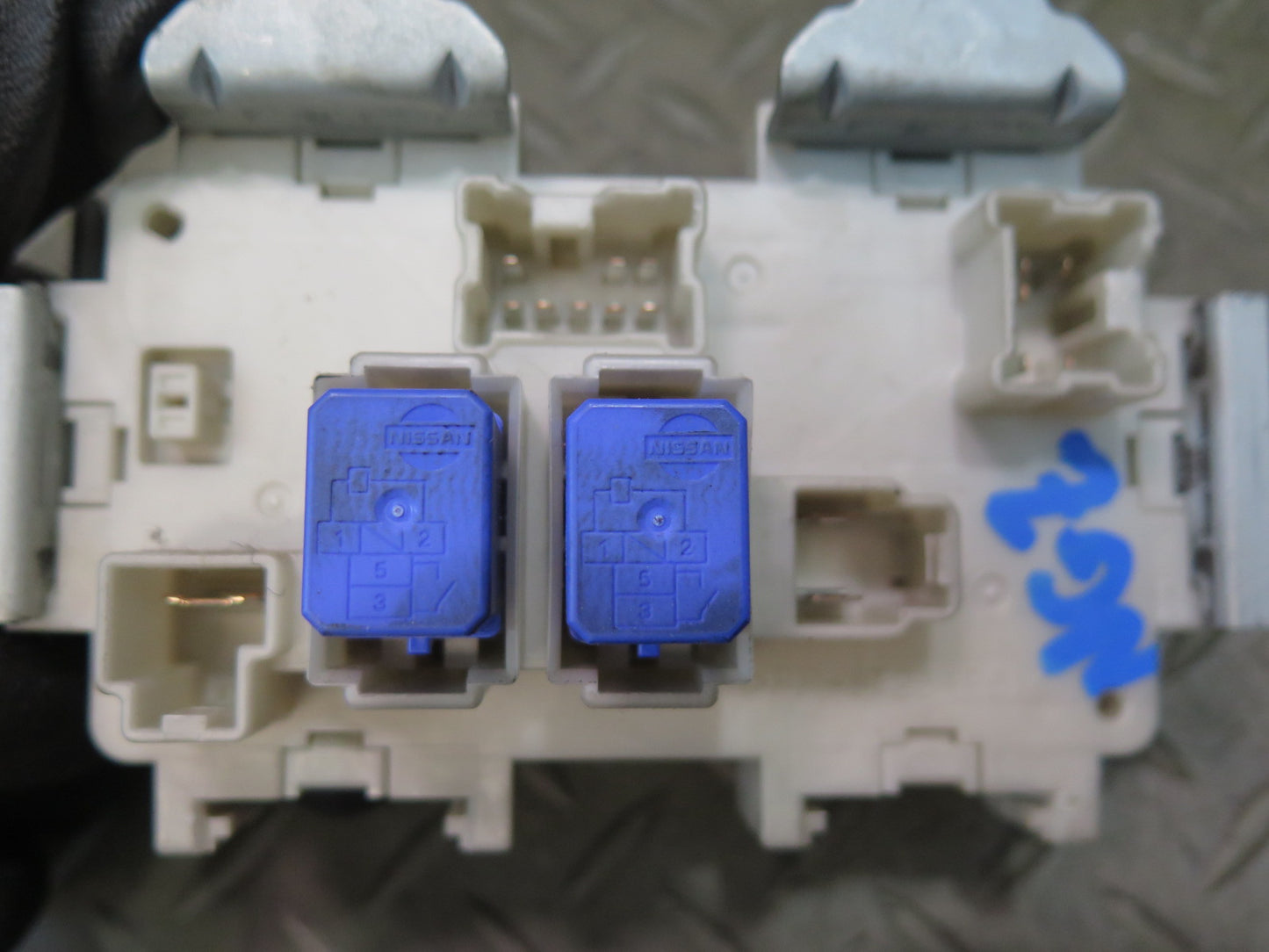 2006 Nissan 350Z Z33 Convertible Interior Under Dash Fuse Box OEM