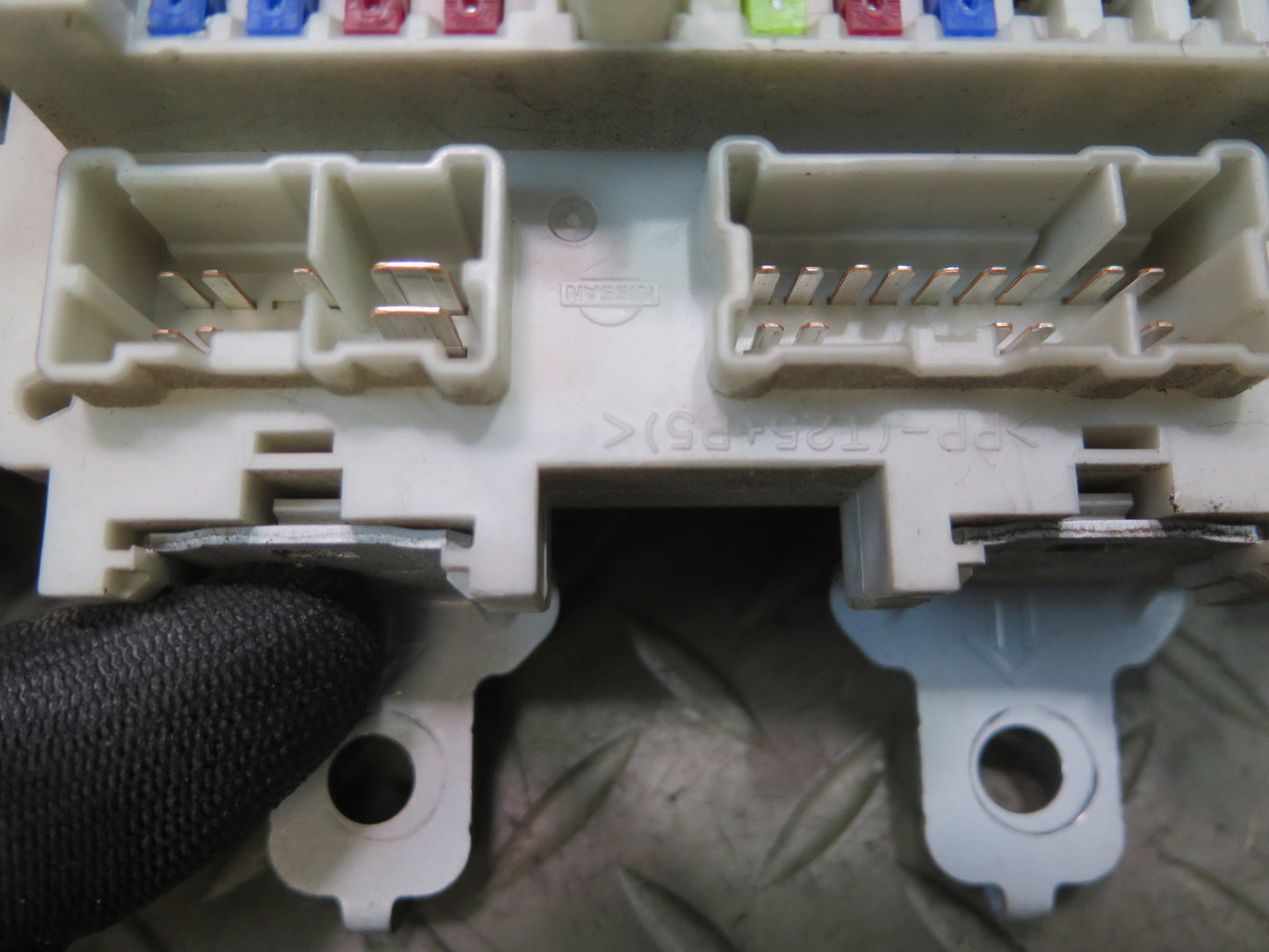 2006 Nissan 350Z Z33 Convertible Interior Under Dash Fuse Box OEM