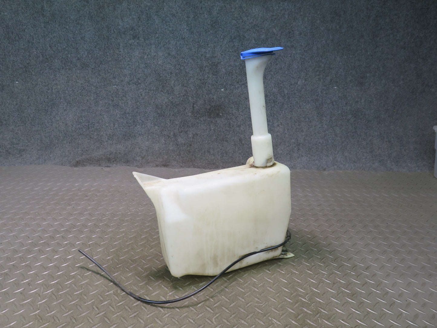00-03 VW Eurovan T4 Windshield Washer Fluid Reservoir Bottle Tank 701955453B OEM