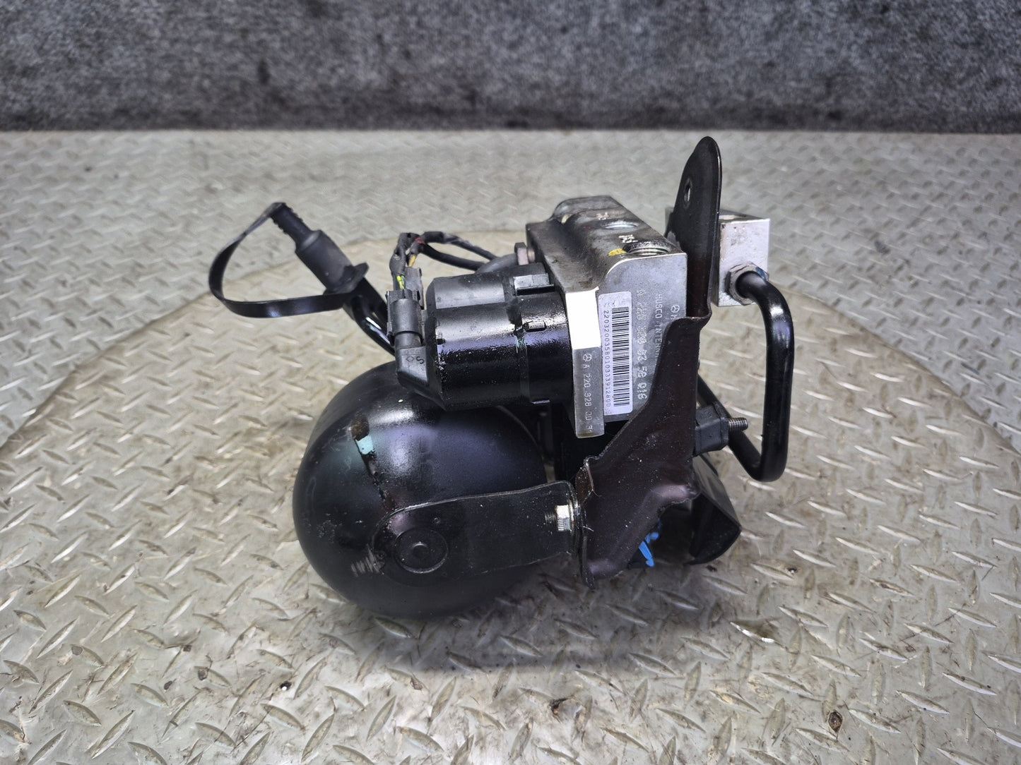 03-06 Mercedes R230 SL55 AMG Front ABC Hydraulic Suspension Valve Block Pump OEM