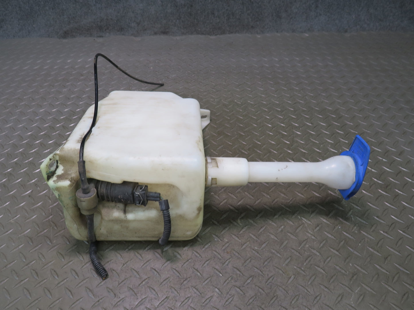 00-03 VW Eurovan T4 Windshield Washer Fluid Reservoir Bottle Tank 701955453B OEM