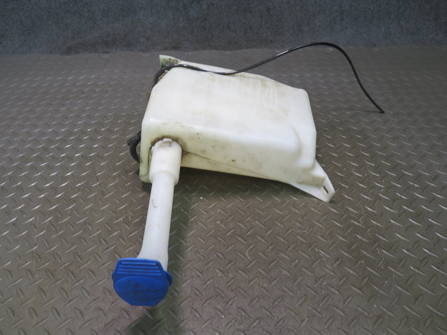 00-03 VW Eurovan T4 Windshield Washer Fluid Reservoir Bottle Tank 701955453B OEM