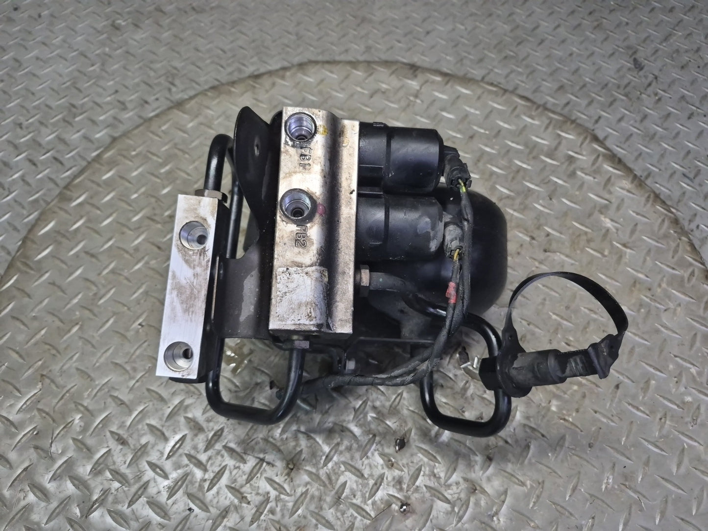 03-06 Mercedes R230 SL55 AMG Front ABC Hydraulic Suspension Valve Block Pump OEM