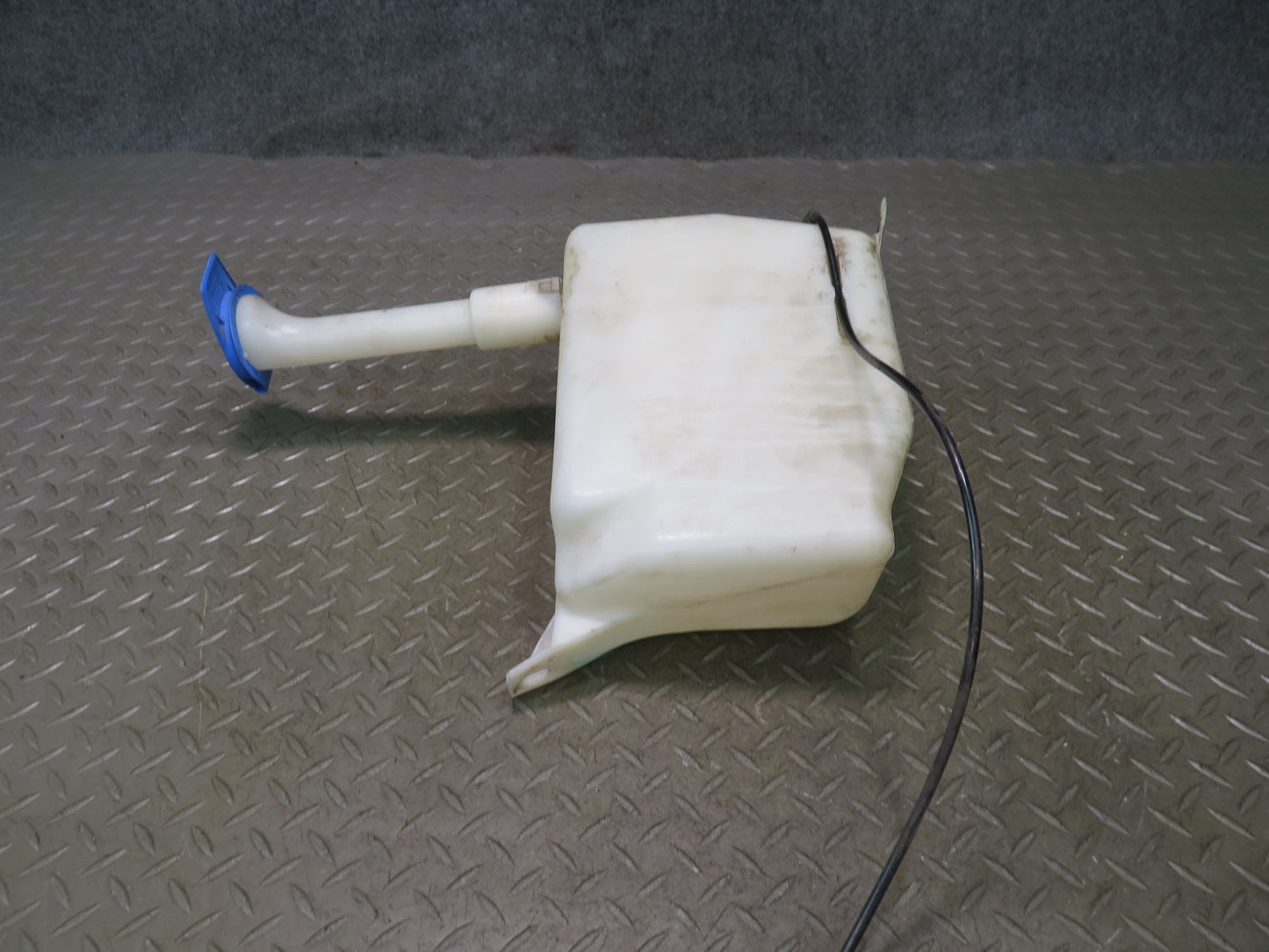 00-03 VW Eurovan T4 Windshield Washer Fluid Reservoir Bottle Tank 701955453B OEM