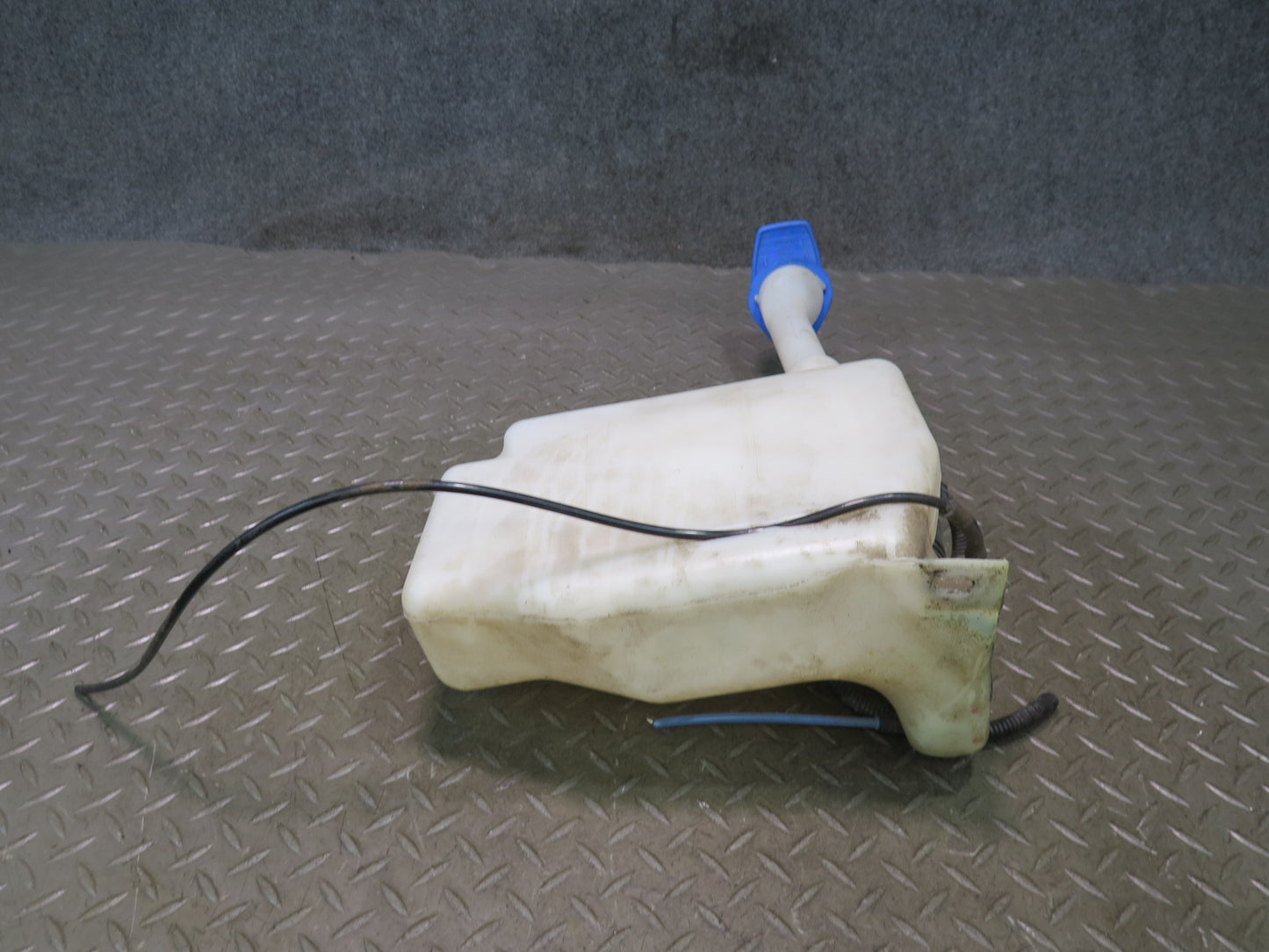 00-03 VW Eurovan T4 Windshield Washer Fluid Reservoir Bottle Tank 701955453B OEM