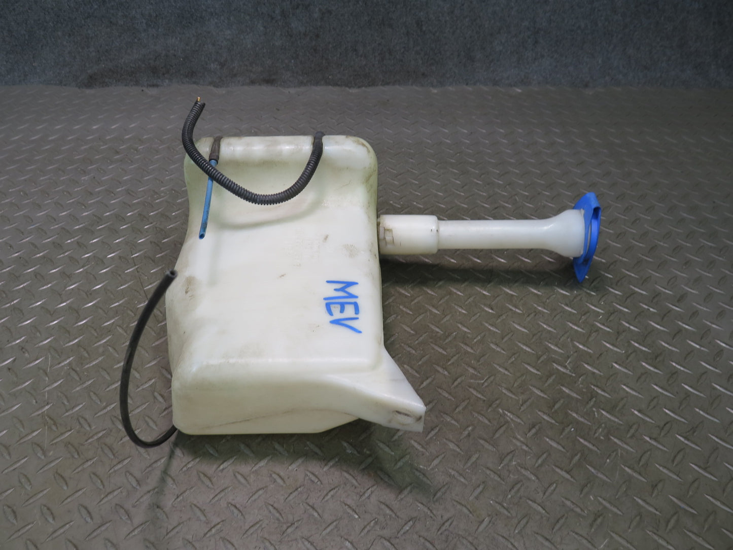00-03 VW Eurovan T4 Windshield Washer Fluid Reservoir Bottle Tank 701955453B OEM