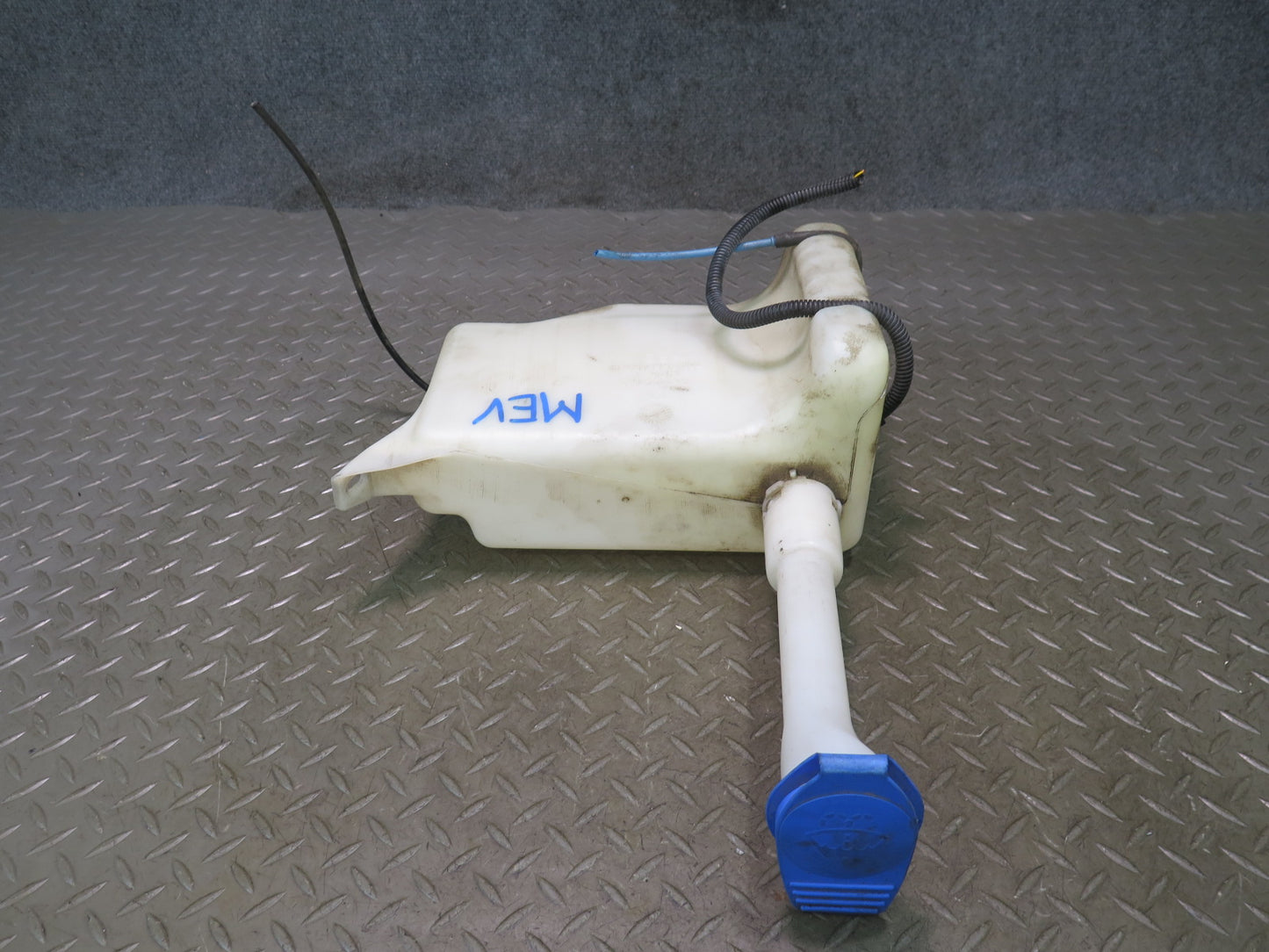 00-03 VW Eurovan T4 Windshield Washer Fluid Reservoir Bottle Tank 701955453B OEM