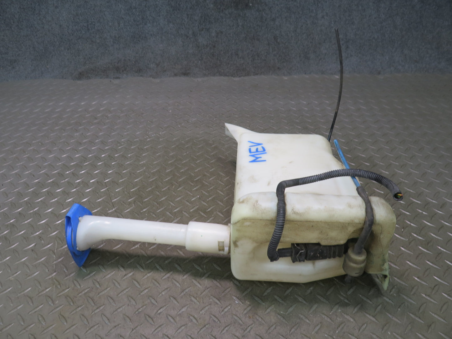 00-03 VW Eurovan T4 Windshield Washer Fluid Reservoir Bottle Tank 701955453B OEM