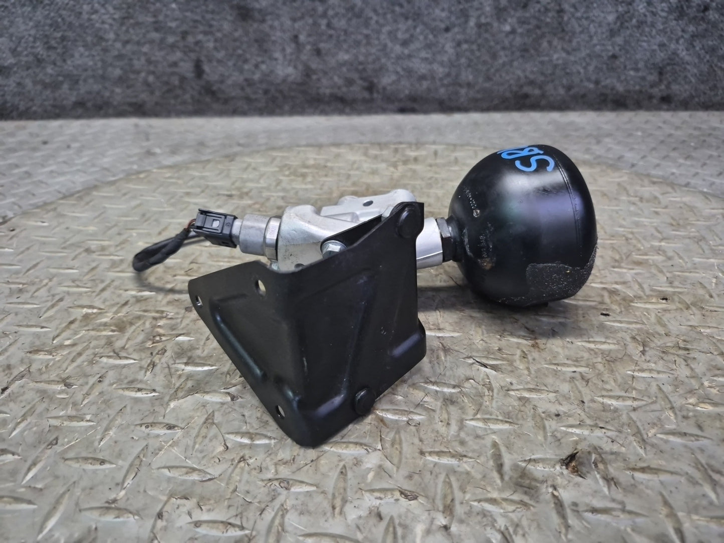 03-06 Mercedes R230 Sl-class ABC Hydraulic Suspension Relief Valve OEM