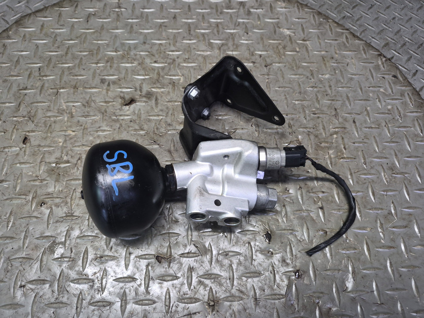 03-06 Mercedes R230 Sl-class ABC Hydraulic Suspension Relief Valve OEM
